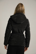 מעיל פוך עם חגורת גומי ואבזם ממותג | קנת קול