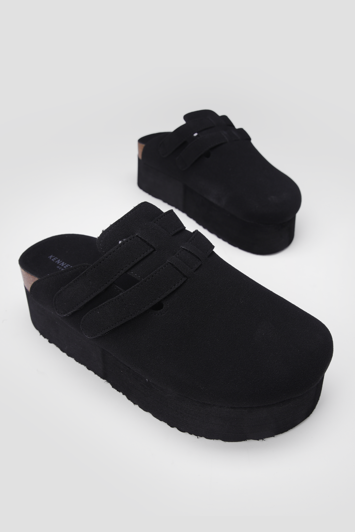 כפכפים סגורות עם פלטפורמה | קנת קול