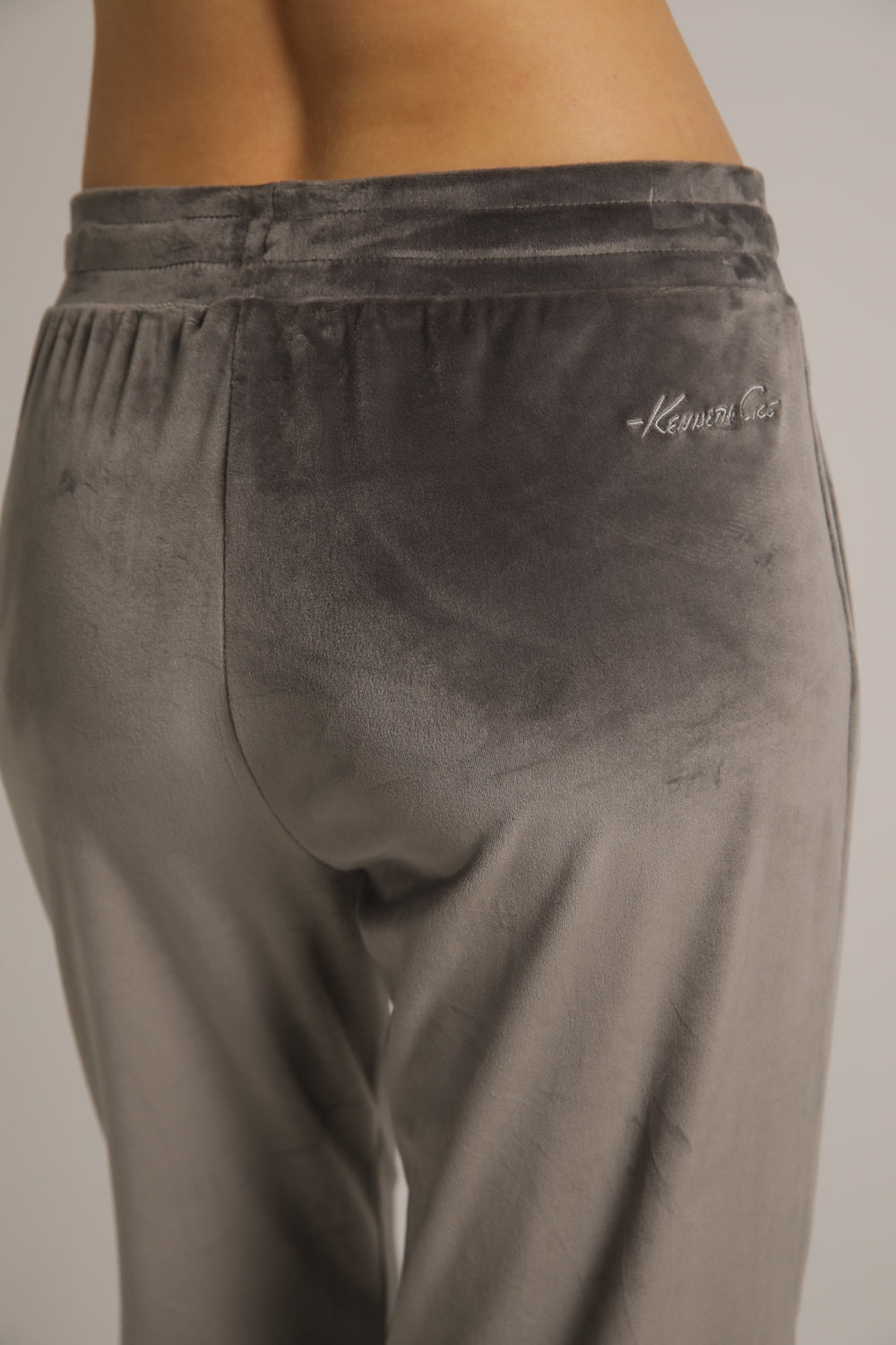 מכנסי קטיפה בגזרה בוטקאט | קנת קול