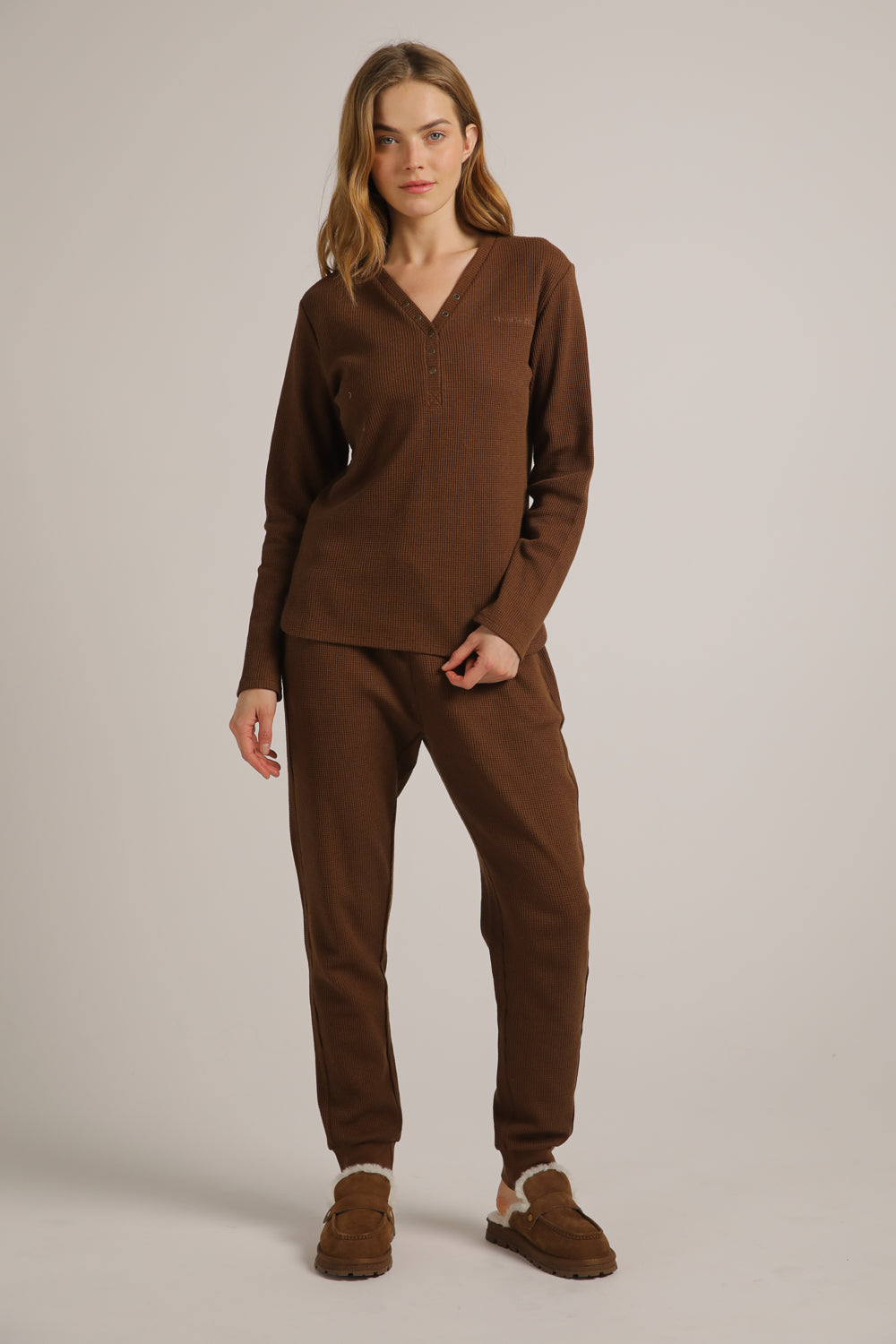 טישירט וואפל ארוכה עם פתח וי | קנת קול