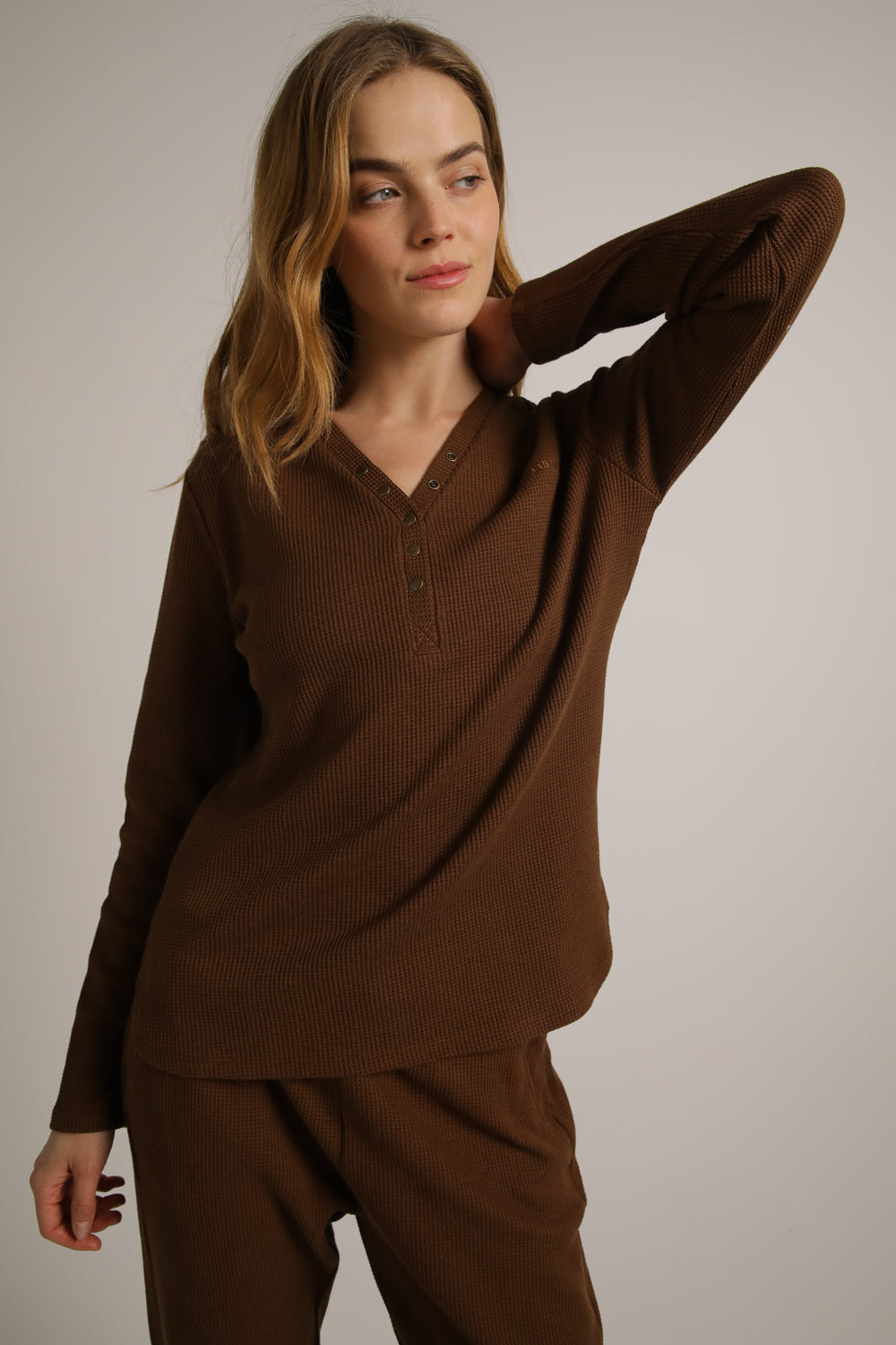 טישירט וואפל ארוכה עם פתח וי | קנת קול