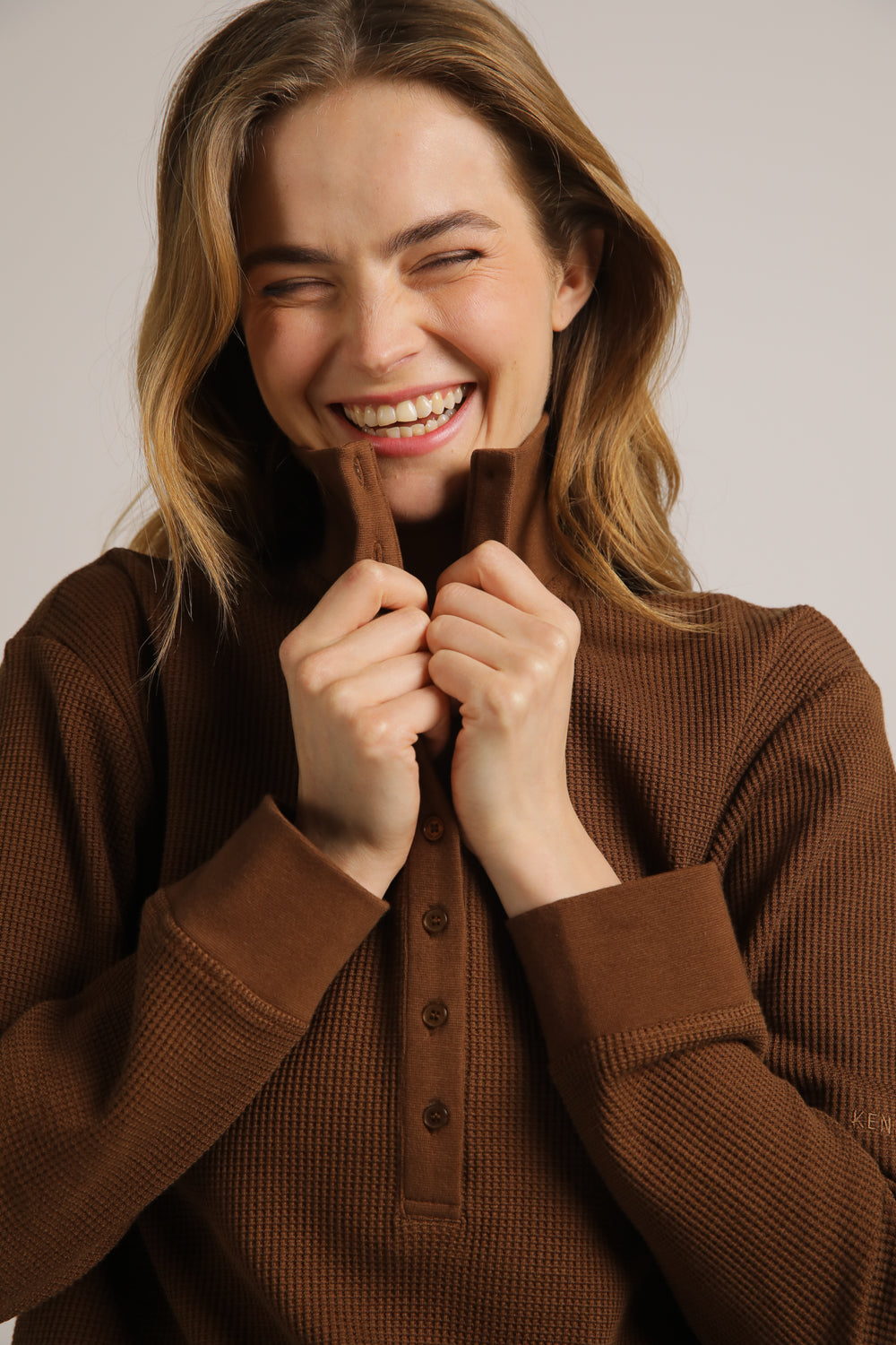 טישירט פולו ארוכה מבד וואפל | קנת קול