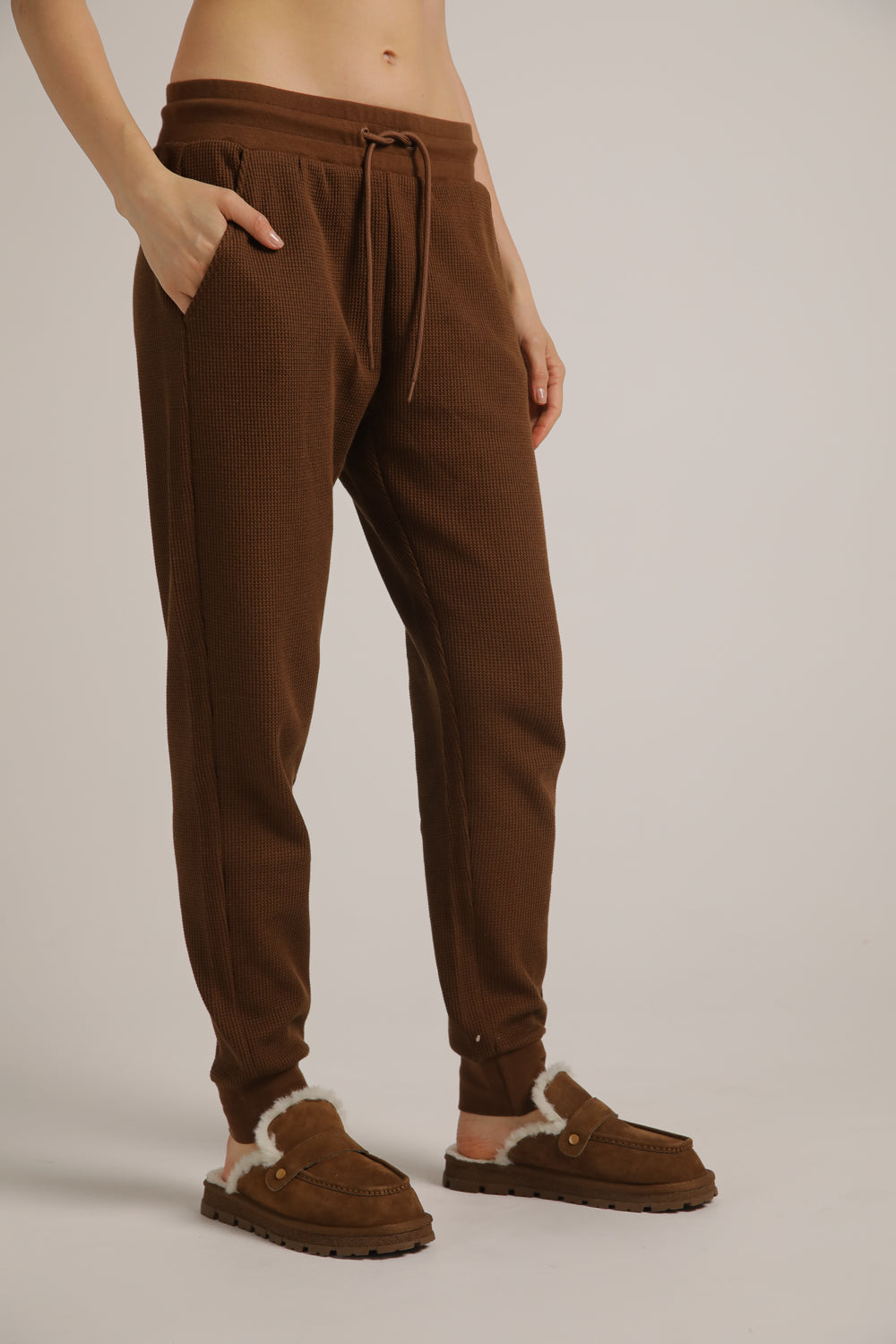 מכנסי ג'וגר בסריגת וואפל | קנת קול