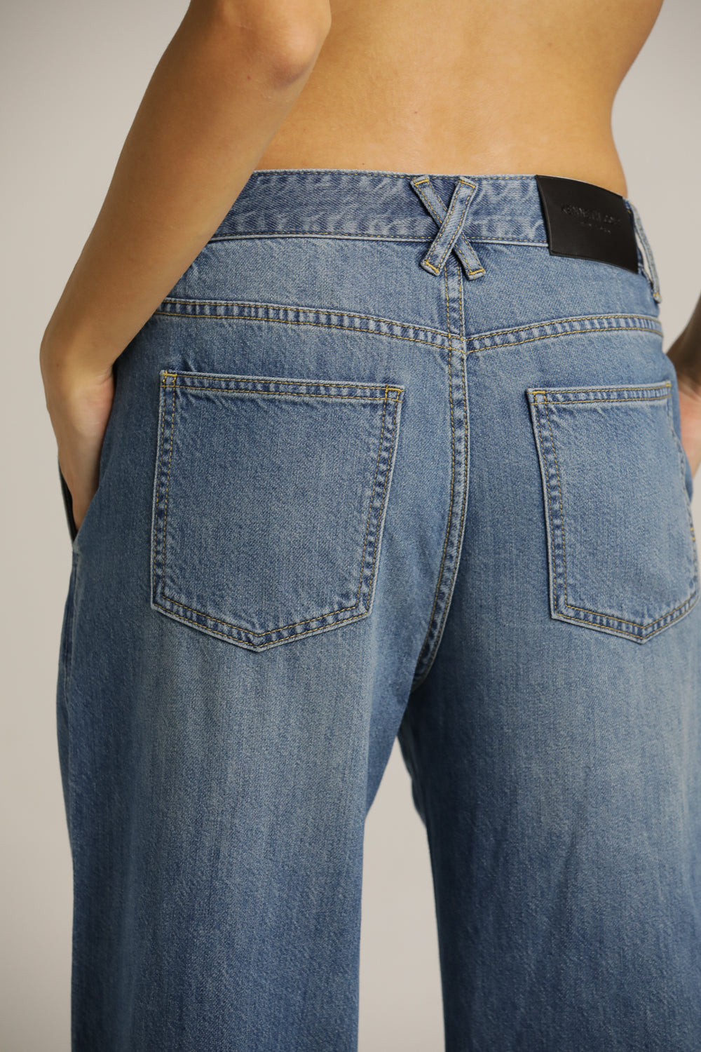 מכנסי ג'ינס בגזרה רחבה | קנת קול 