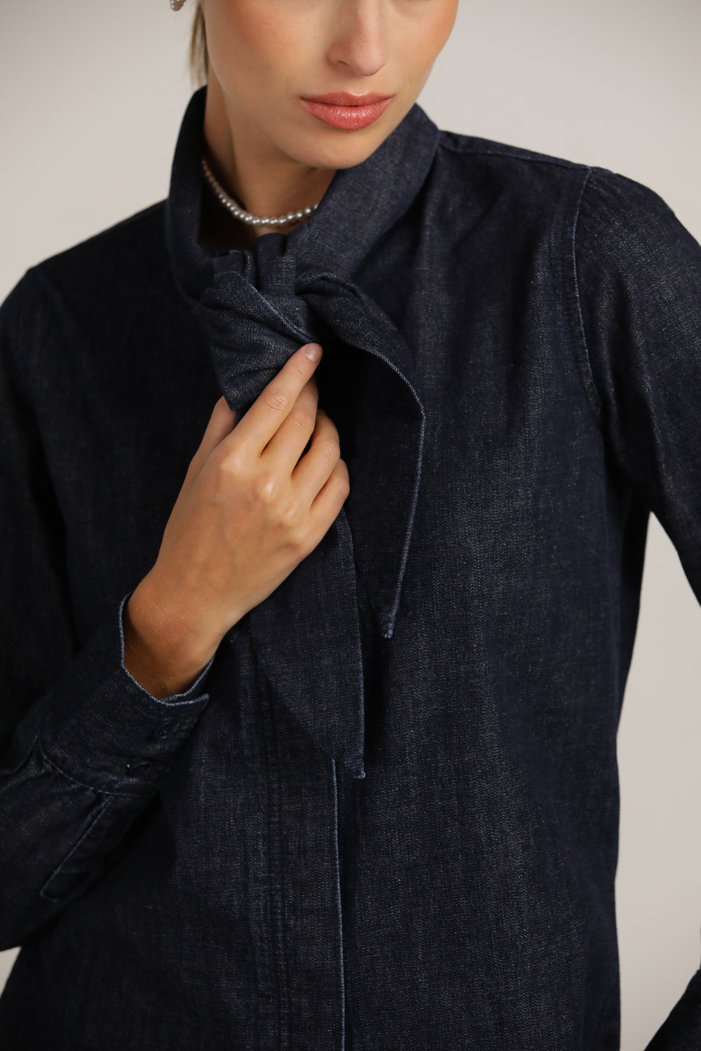 חולצת ג'ינס מכופתרת עם קשירה | קנת קול