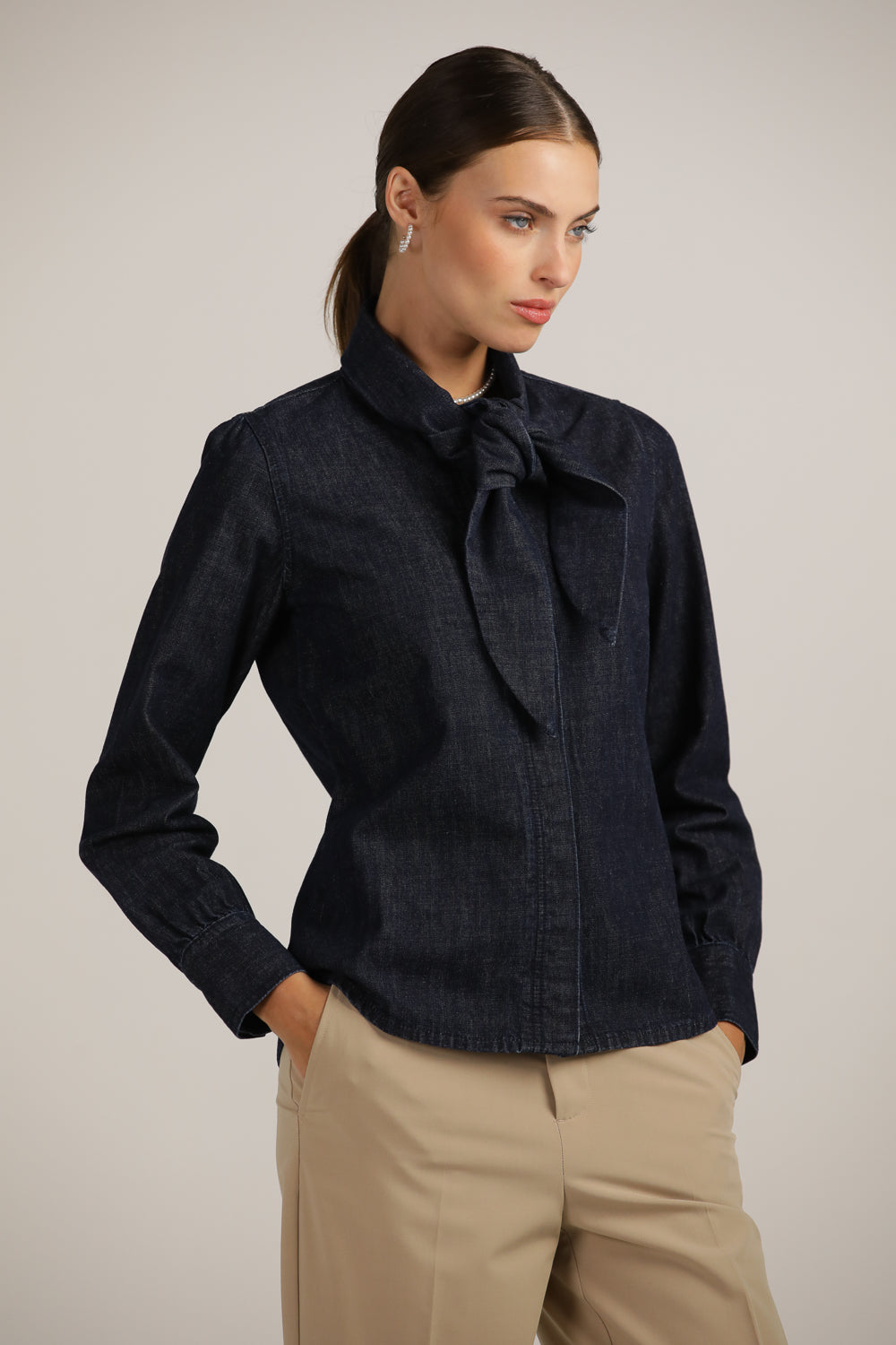 חולצת ג'ינס מכופתרת עם קשירה | קנת קול