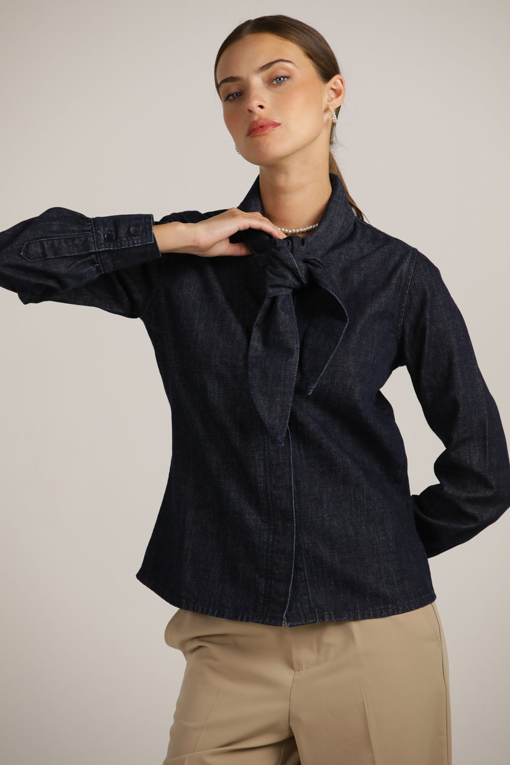 חולצת ג'ינס מכופתרת עם קשירה | קנת קול
