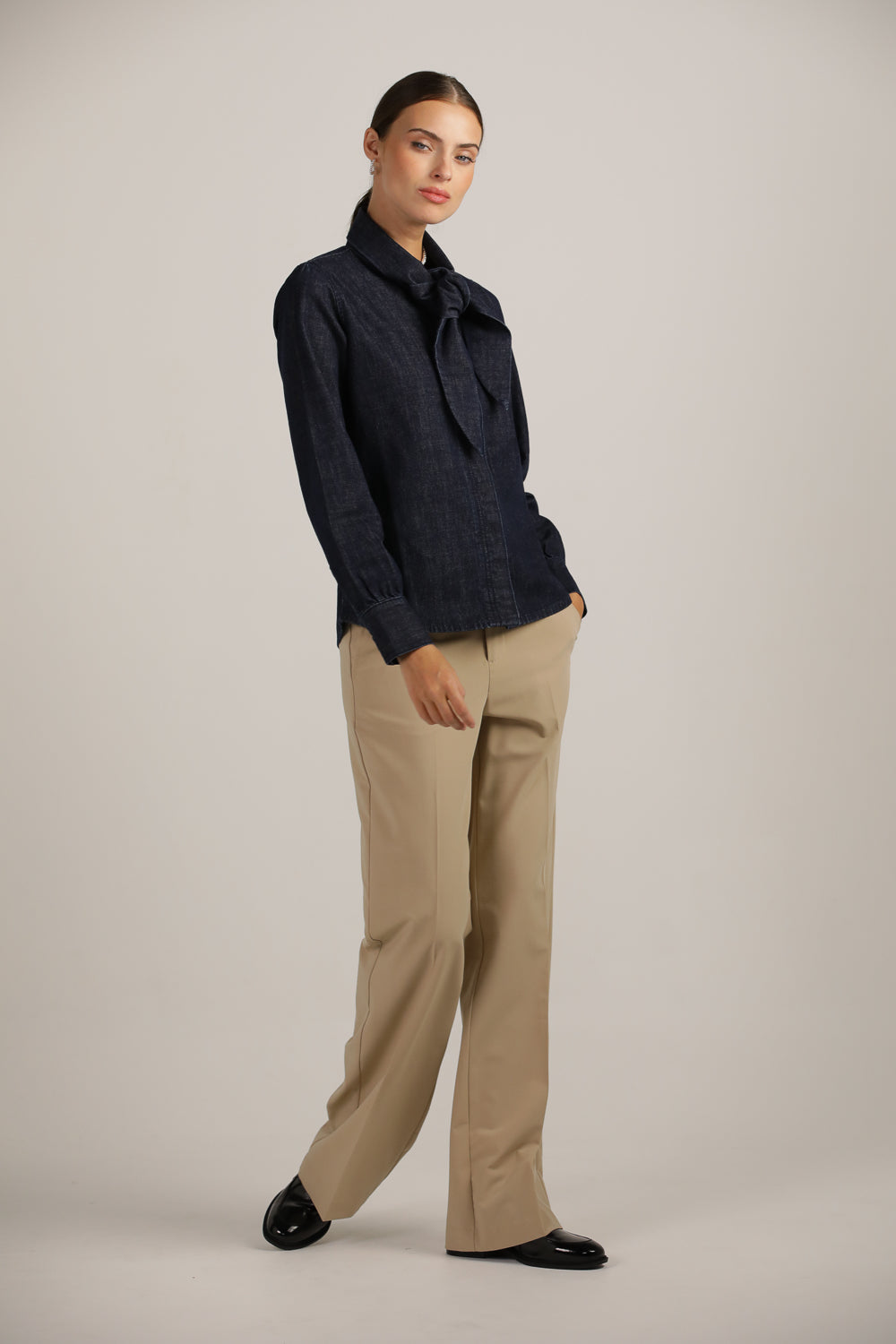 חולצת ג'ינס מכופתרת עם קשירה | קנת קול