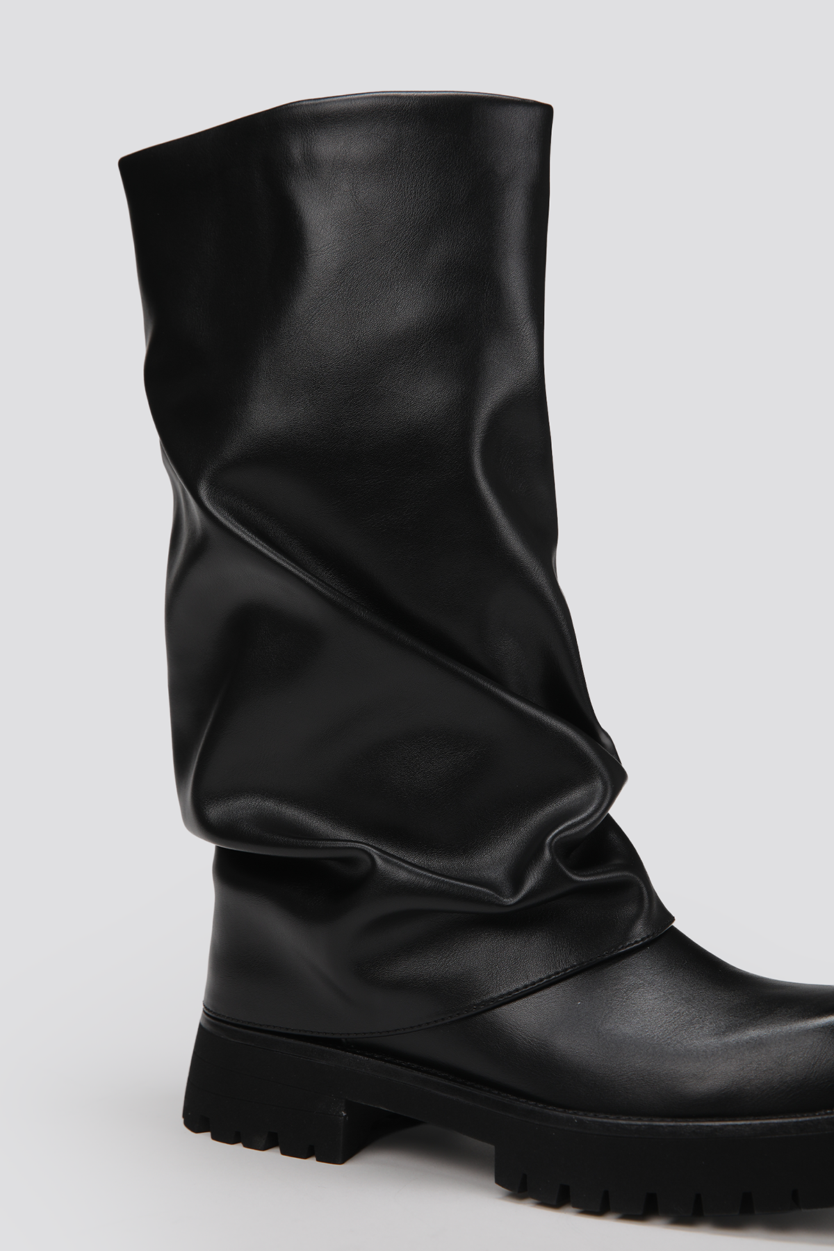 מגפי דמוי עור שחורים לנשים | קנת קול