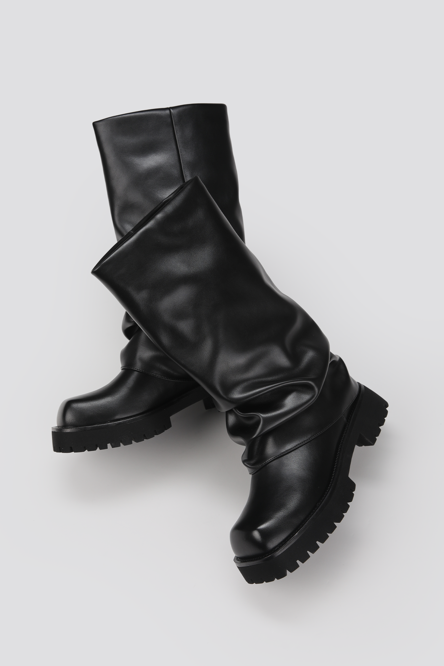 מגפי דמוי עור שחורים לנשים | קנת קול