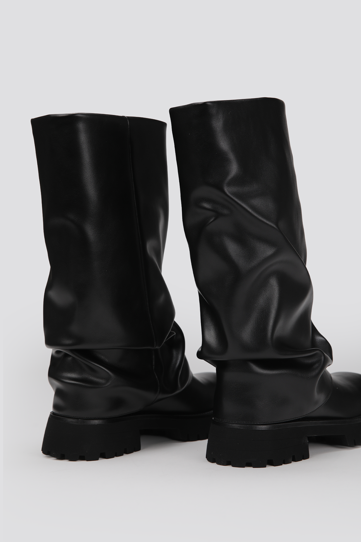 מגפי דמוי עור שחורים לנשים | קנת קול