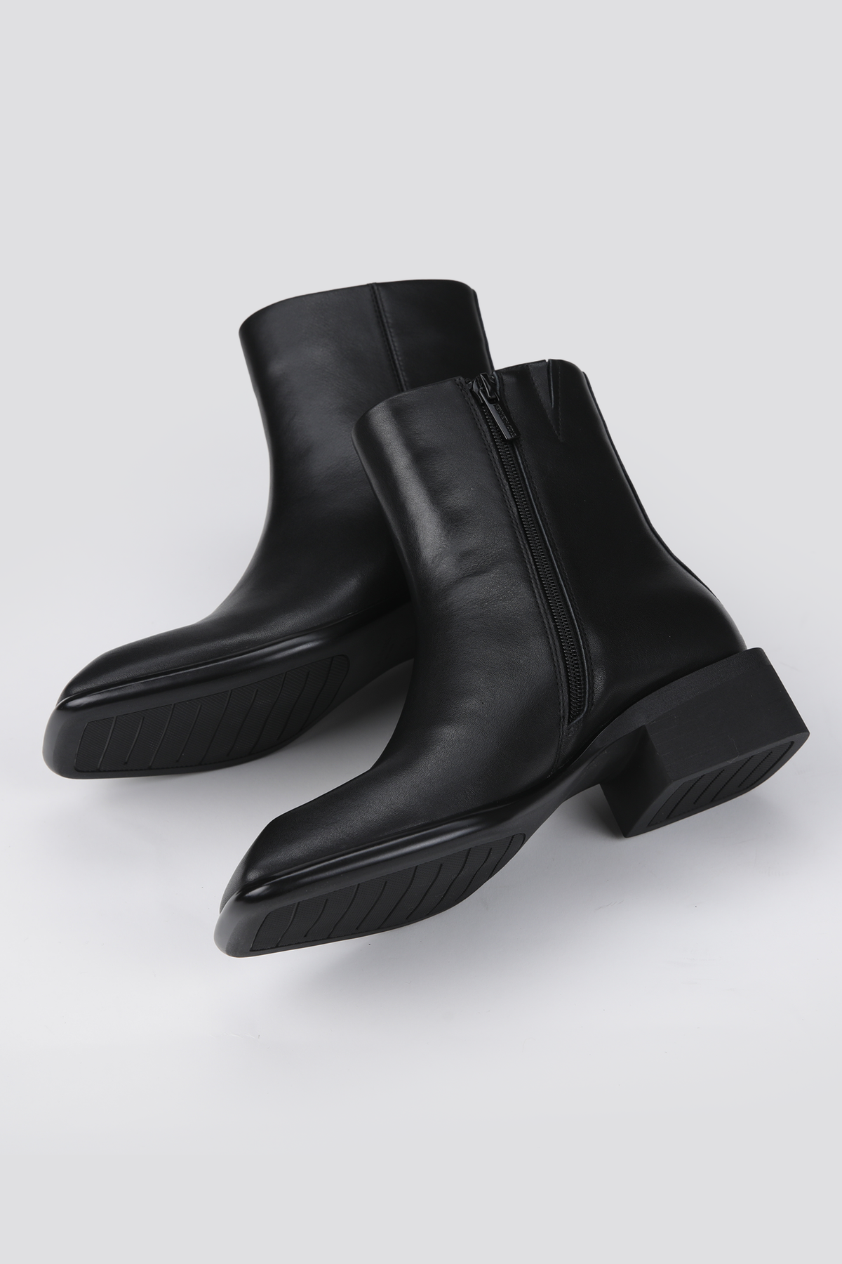 מגפוני עור לנשים בצבע שחור | קנת קול