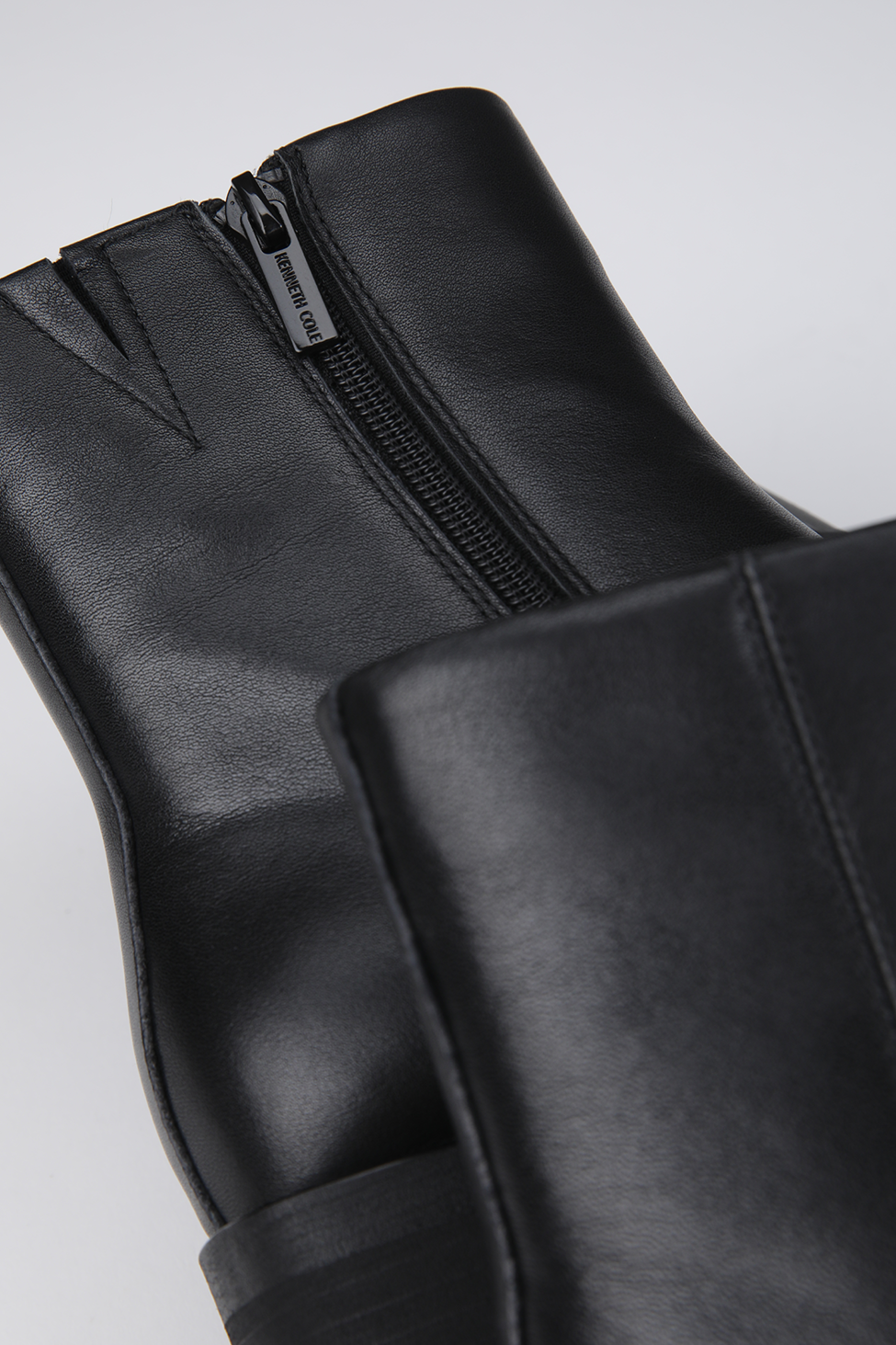 מגפוני עור לנשים בצבע שחור | קנת קול