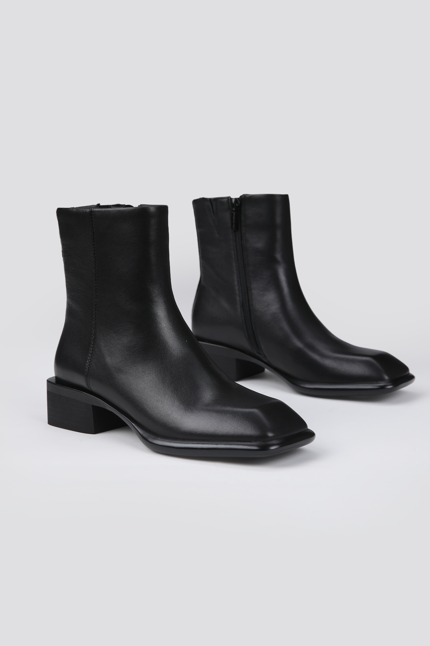 מגפוני עור לנשים בצבע שחור | קנת קול