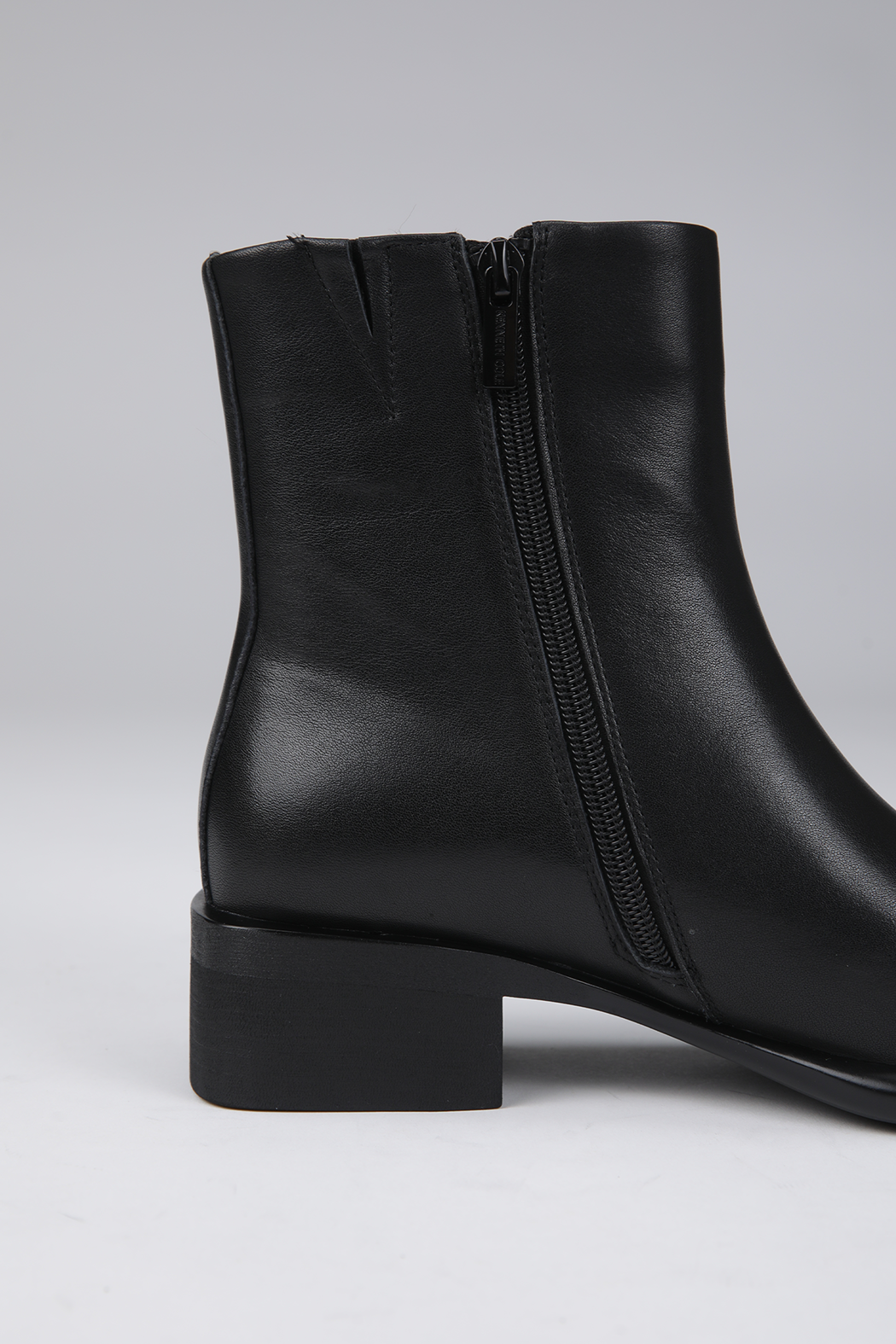 מגפוני עור לנשים בצבע שחור | קנת קול