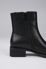 מגפוני עור לנשים בצבע שחור | קנת קול