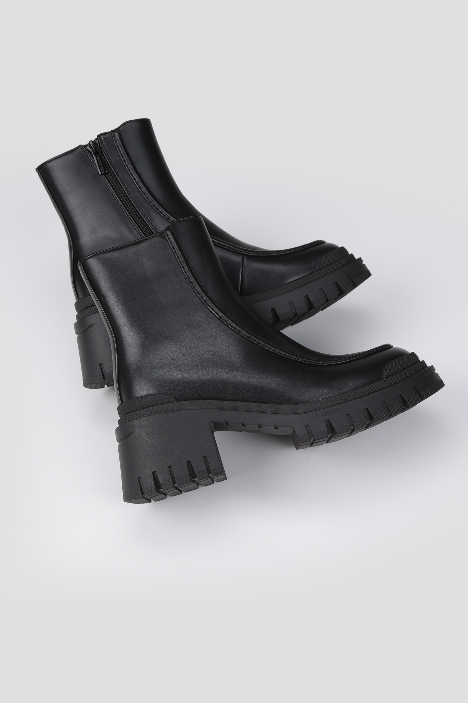 מגפוני עור עם סוליה עבה לנשים | קנת קול