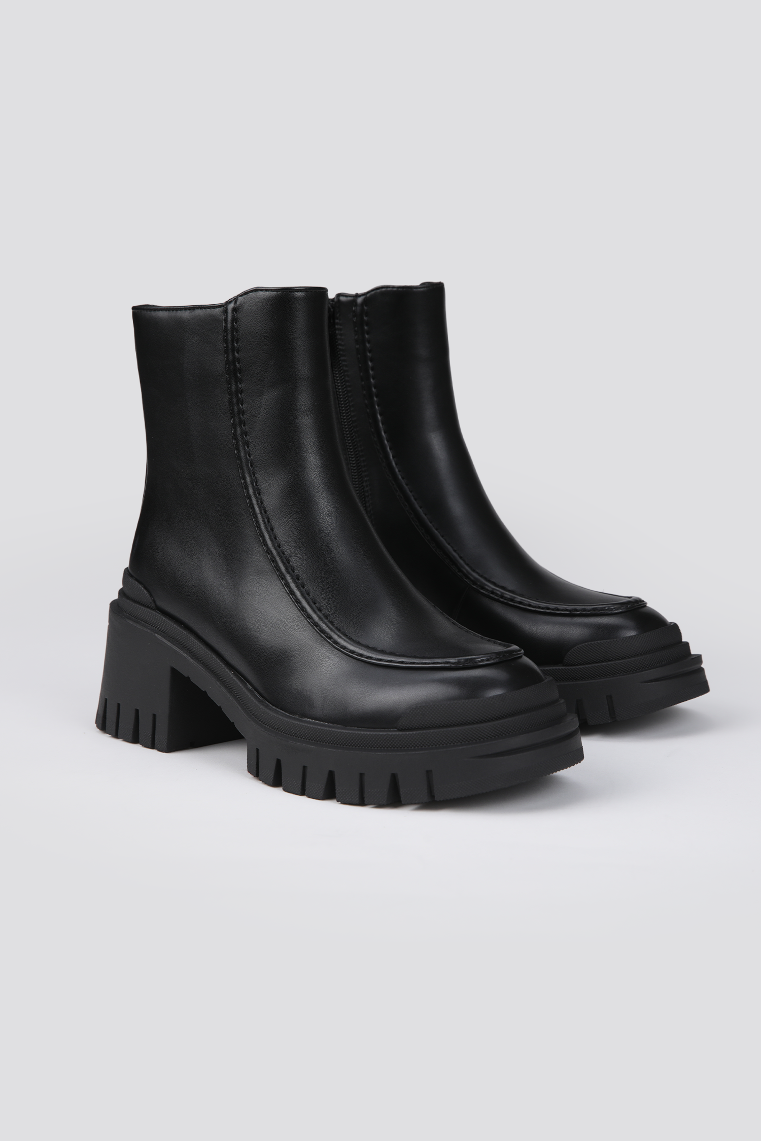 מגפוני עור עם סוליה עבה לנשים | קנת קול