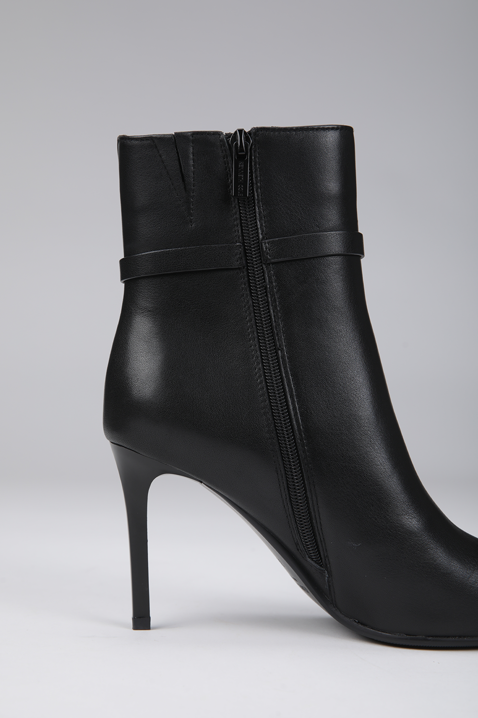 מגפוני עקב עור לנשים | קנת קול