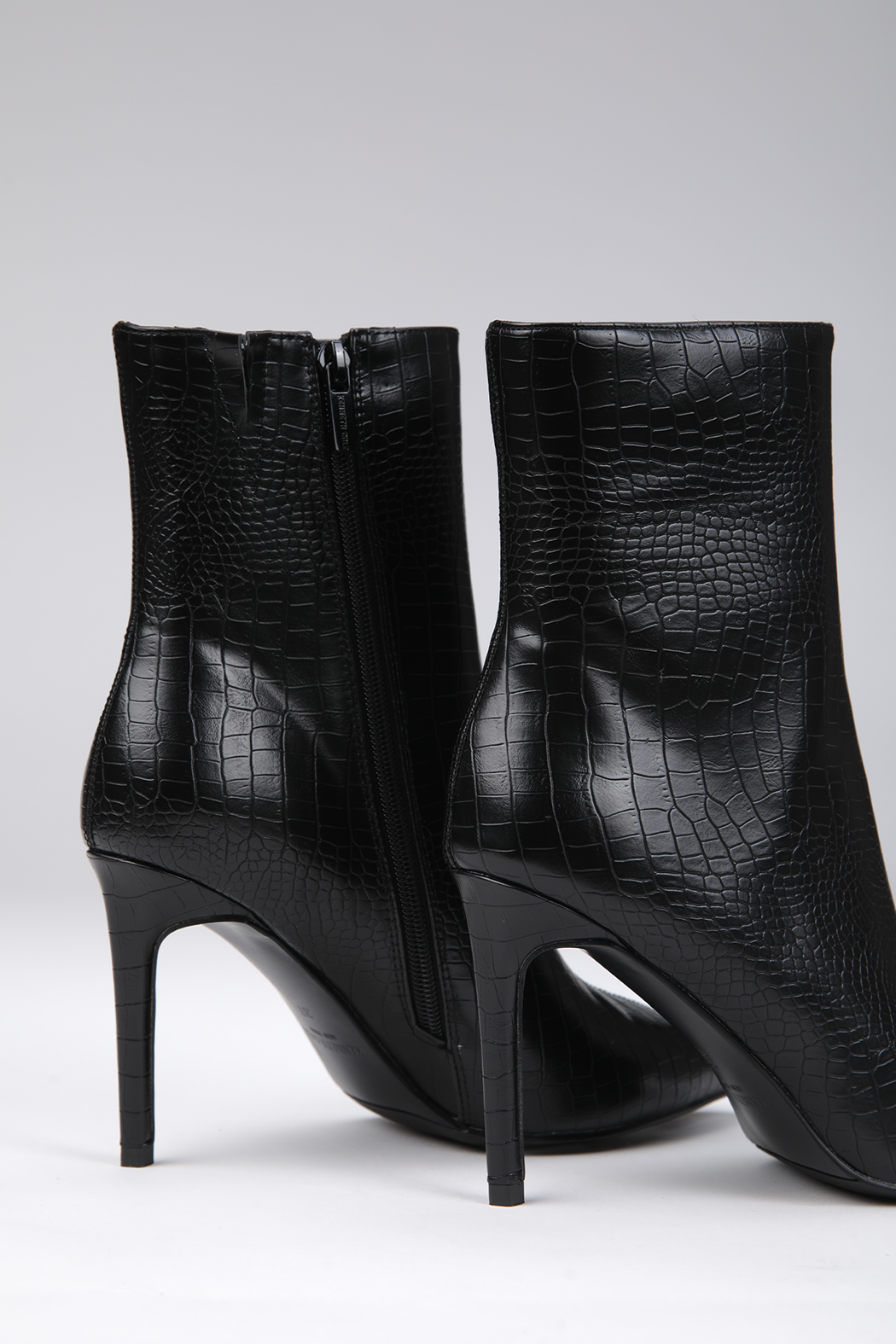 מגפוני עקב בעיצוב קרוקודיל | קנת קול