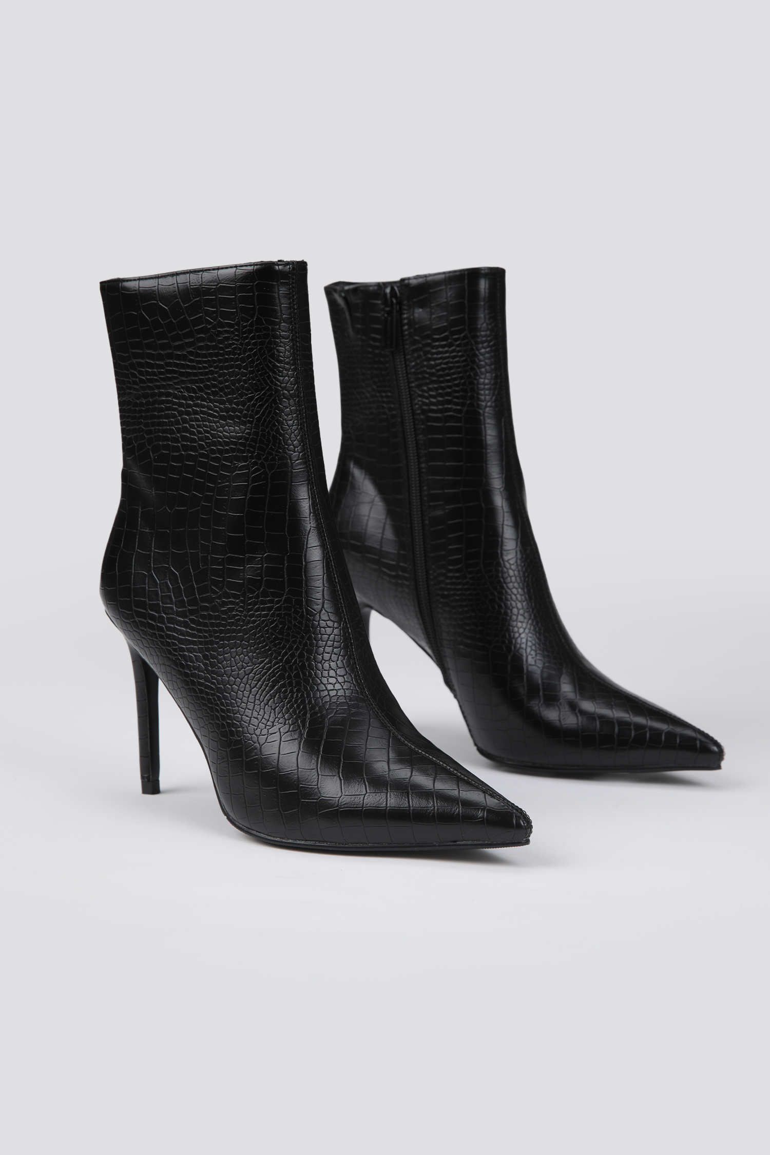 מגפוני עקב בעיצוב קרוקודיל | קנת קול