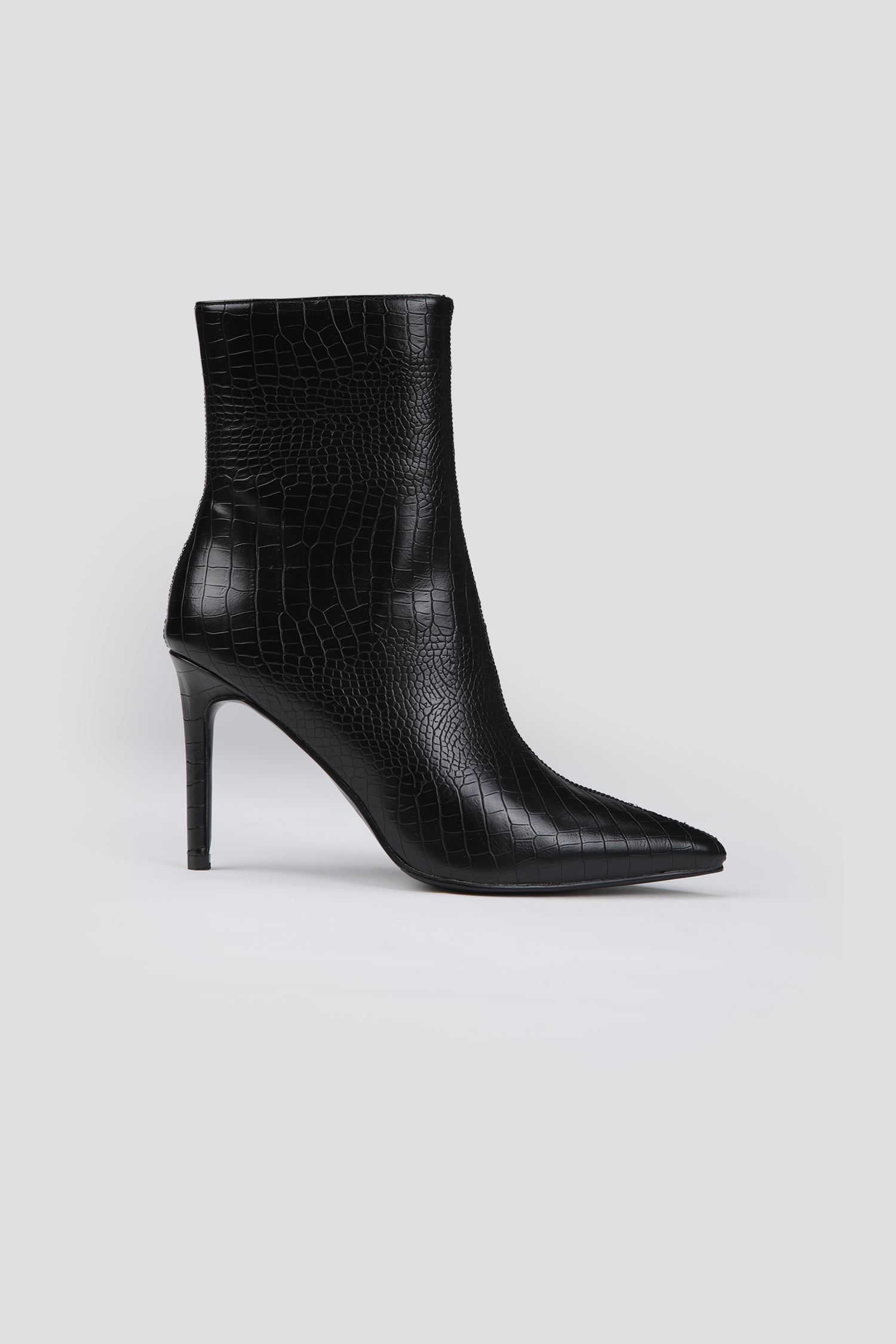 מגפוני עקב בעיצוב קרוקודיל | קנת קול