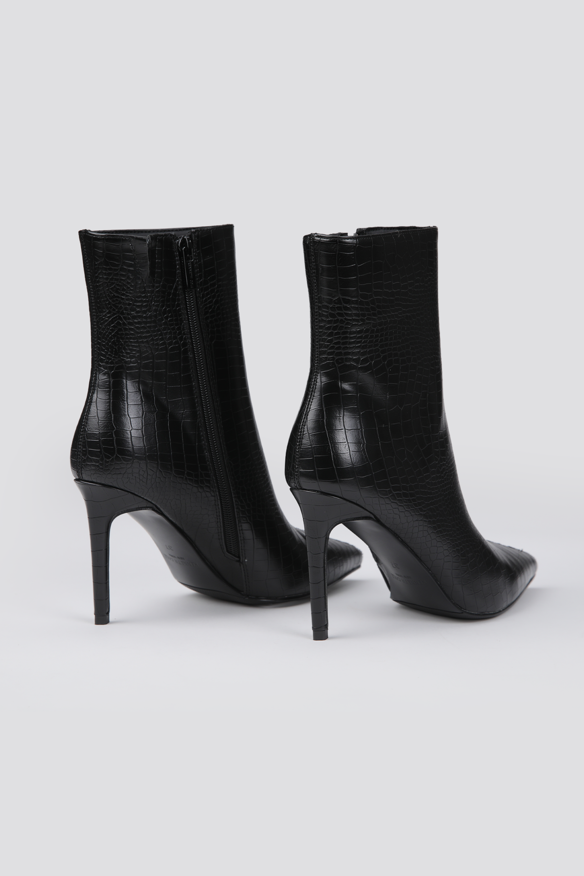 מגפוני עקב בעיצוב קרוקודיל | קנת קול