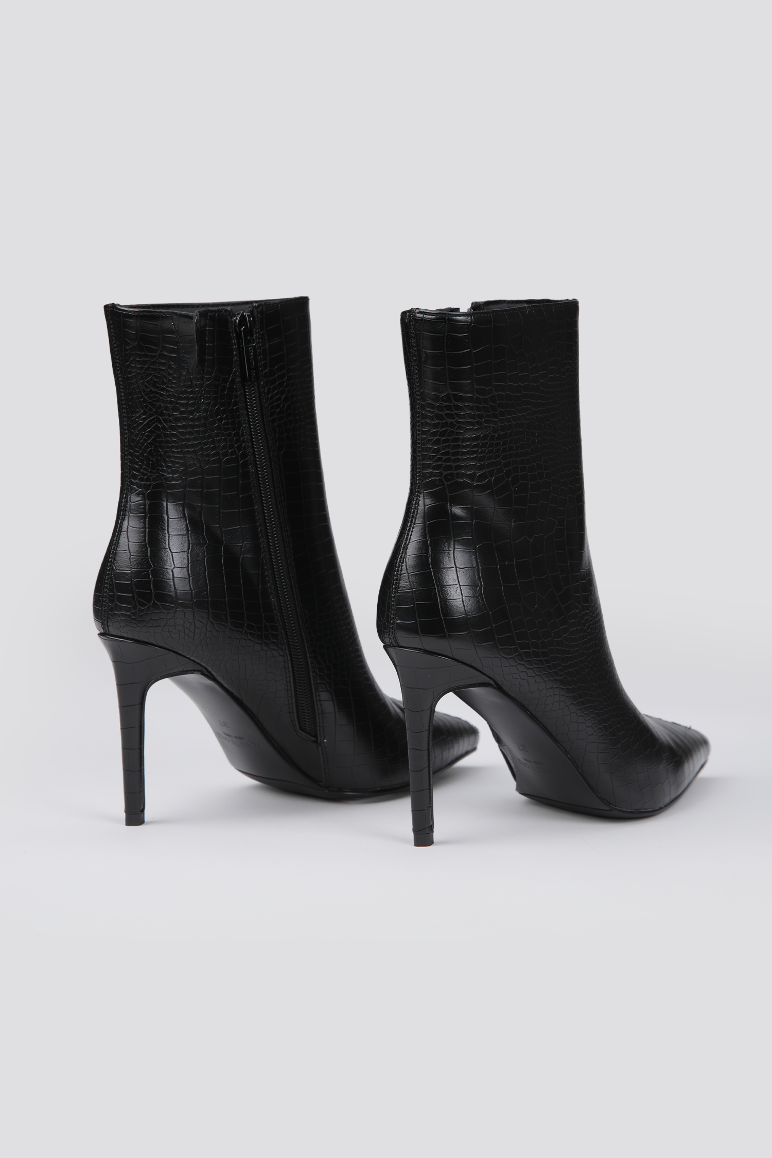 מגפוני עקב בעיצוב קרוקודיל | קנת קול