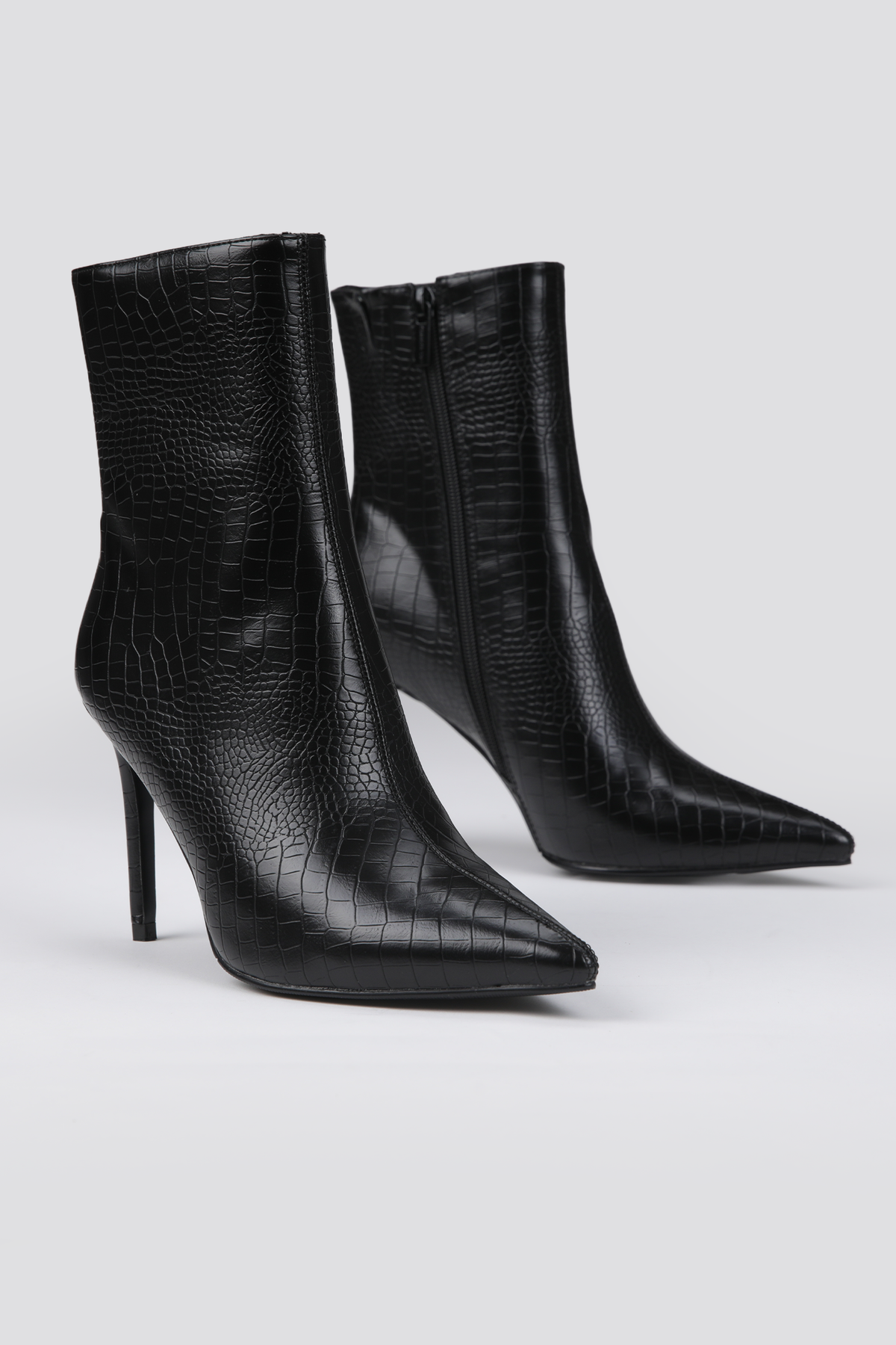 מגפוני עקב בעיצוב קרוקודיל | קנת קול