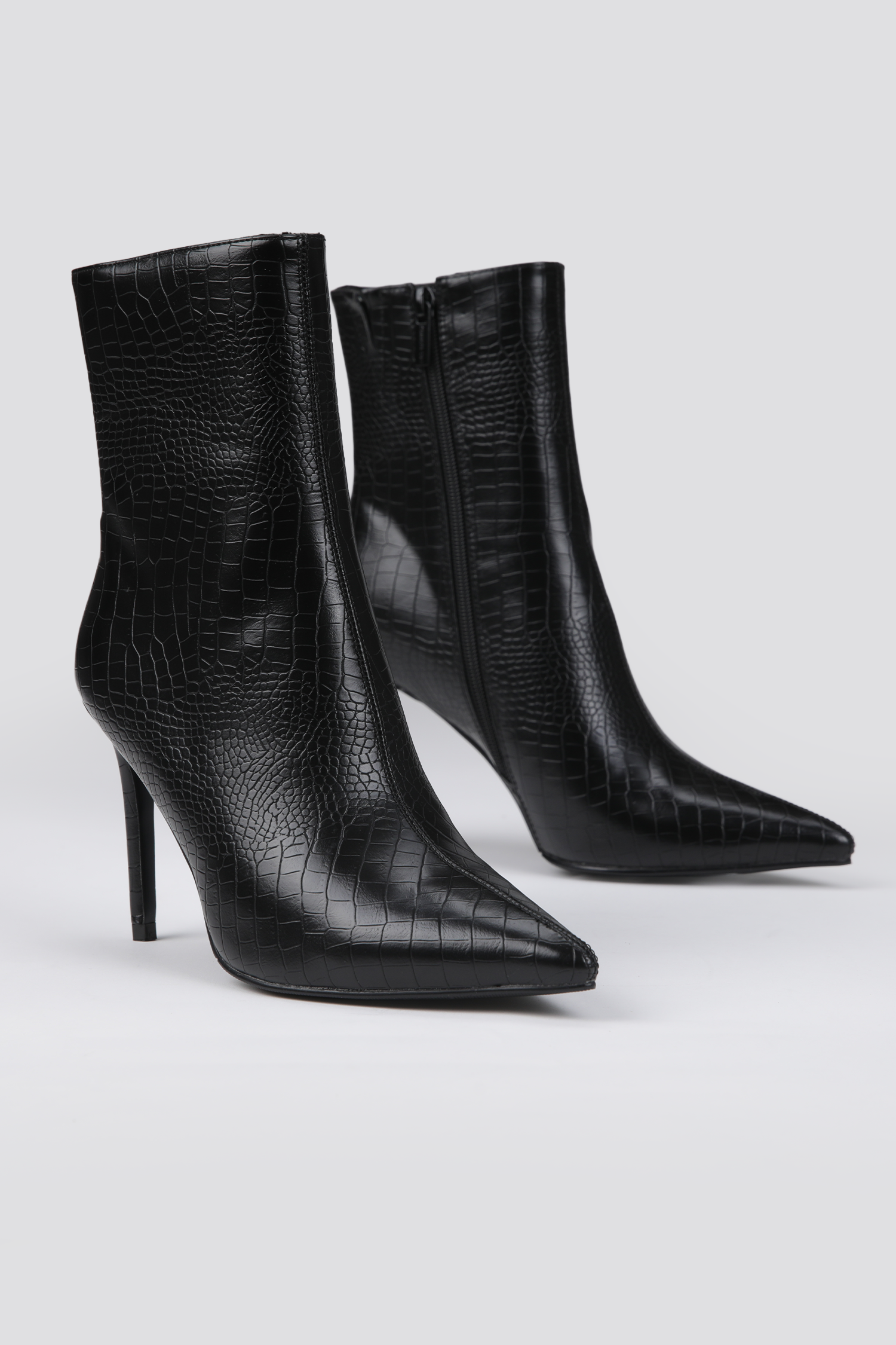 מגפוני עקב בעיצוב קרוקודיל | קנת קול