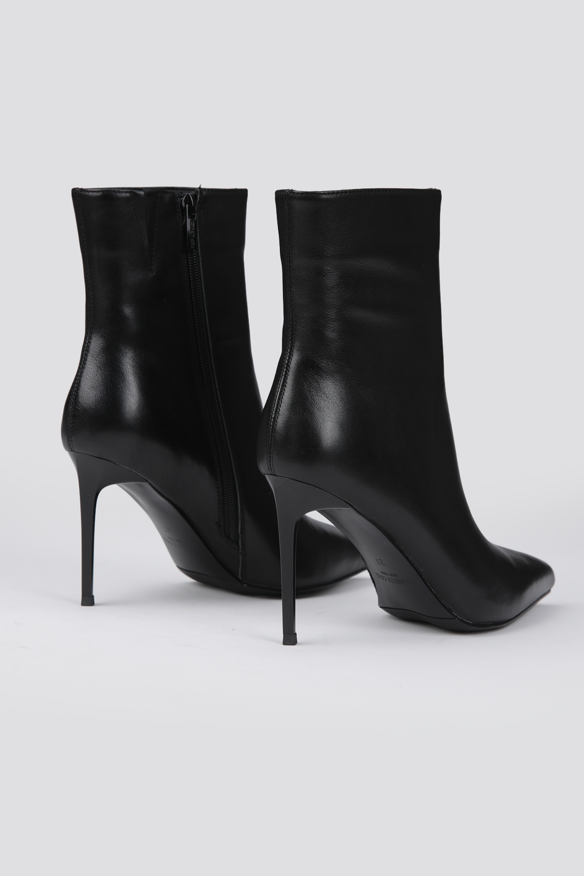 מגפוני עקב אלגנטיות לנשים | קנת קול