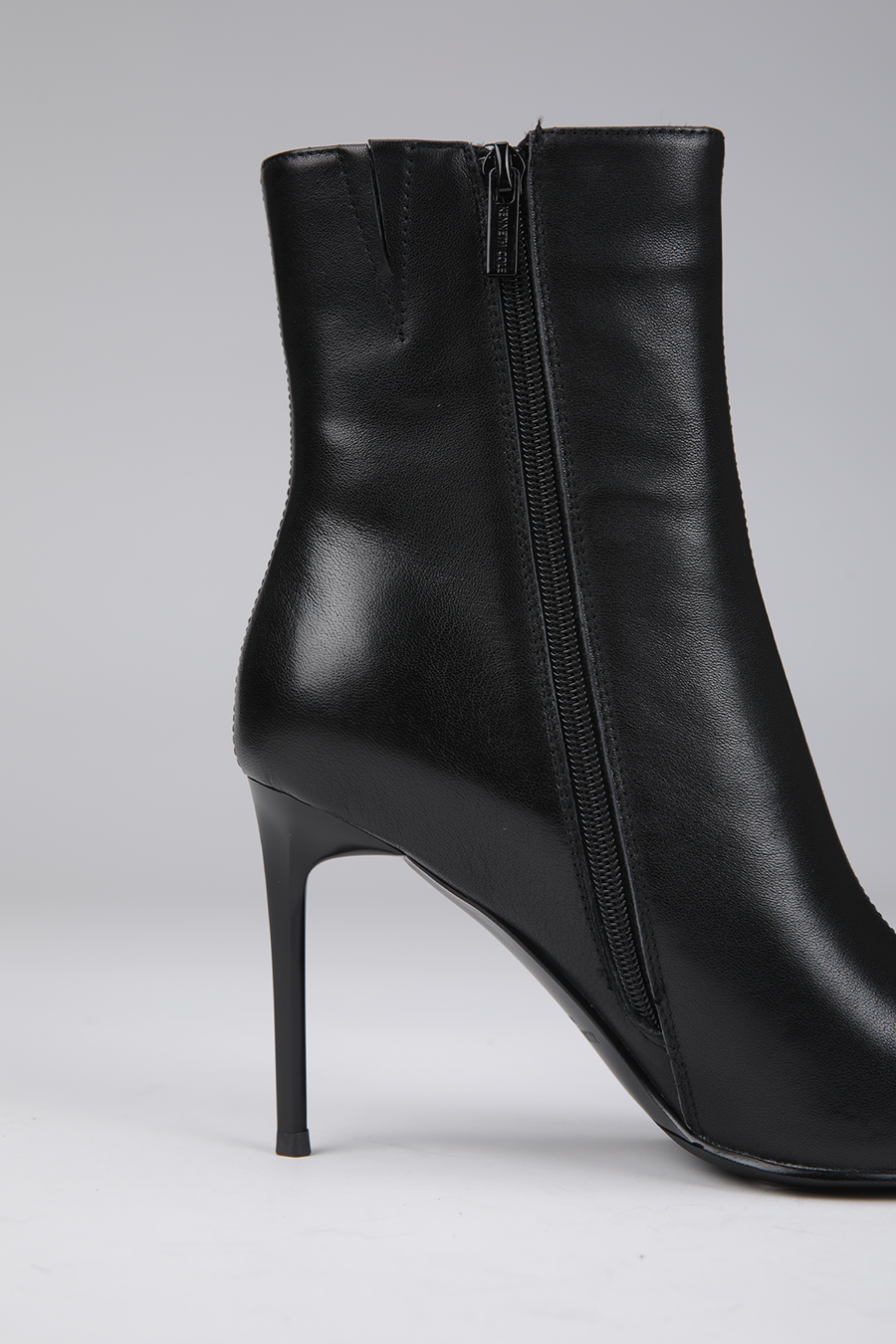 מגפוני עקב אלגנטיות לנשים | קנת קול