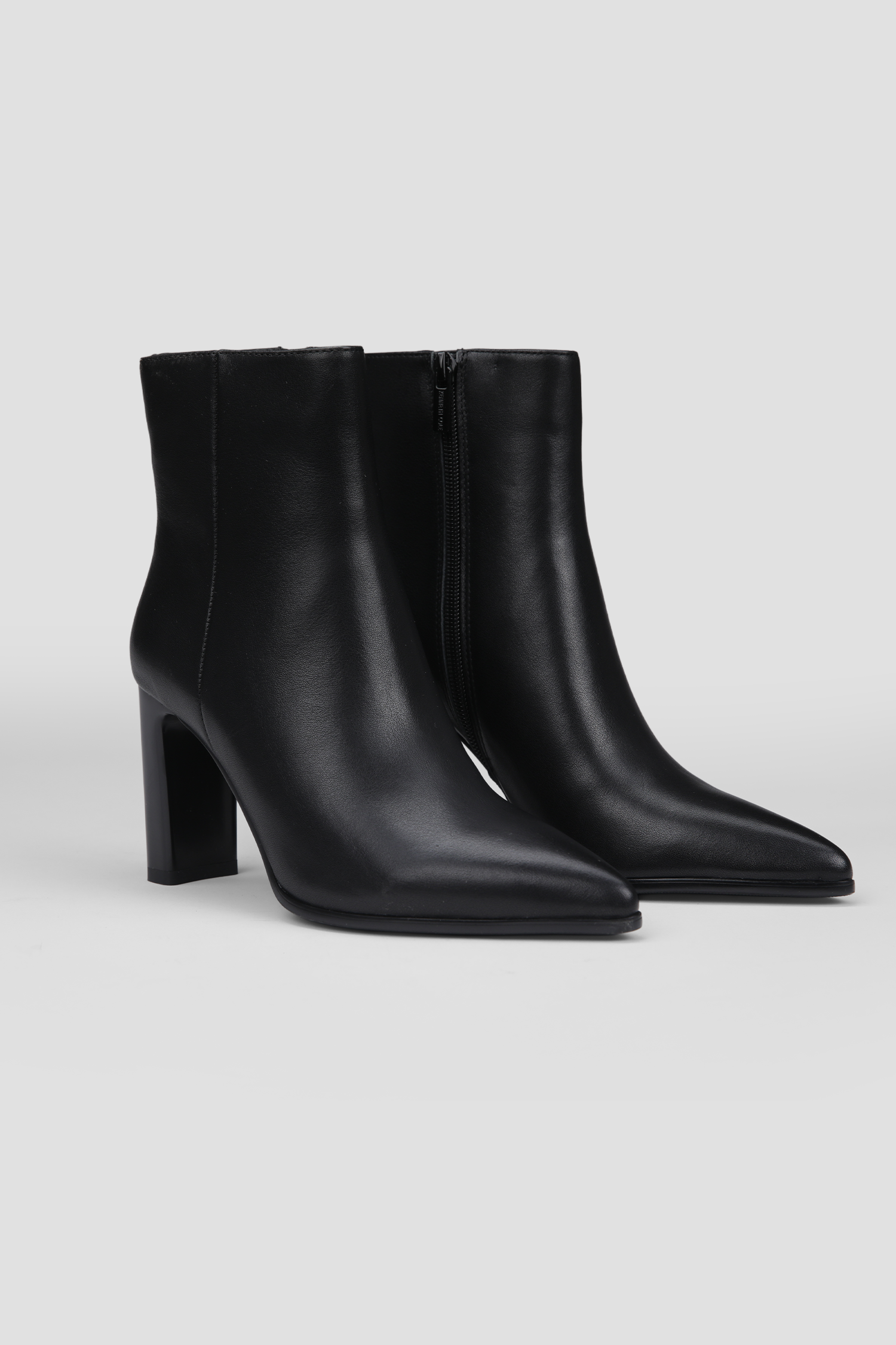 מגפוני עקב בצבע שחור לנשים | קנת קול