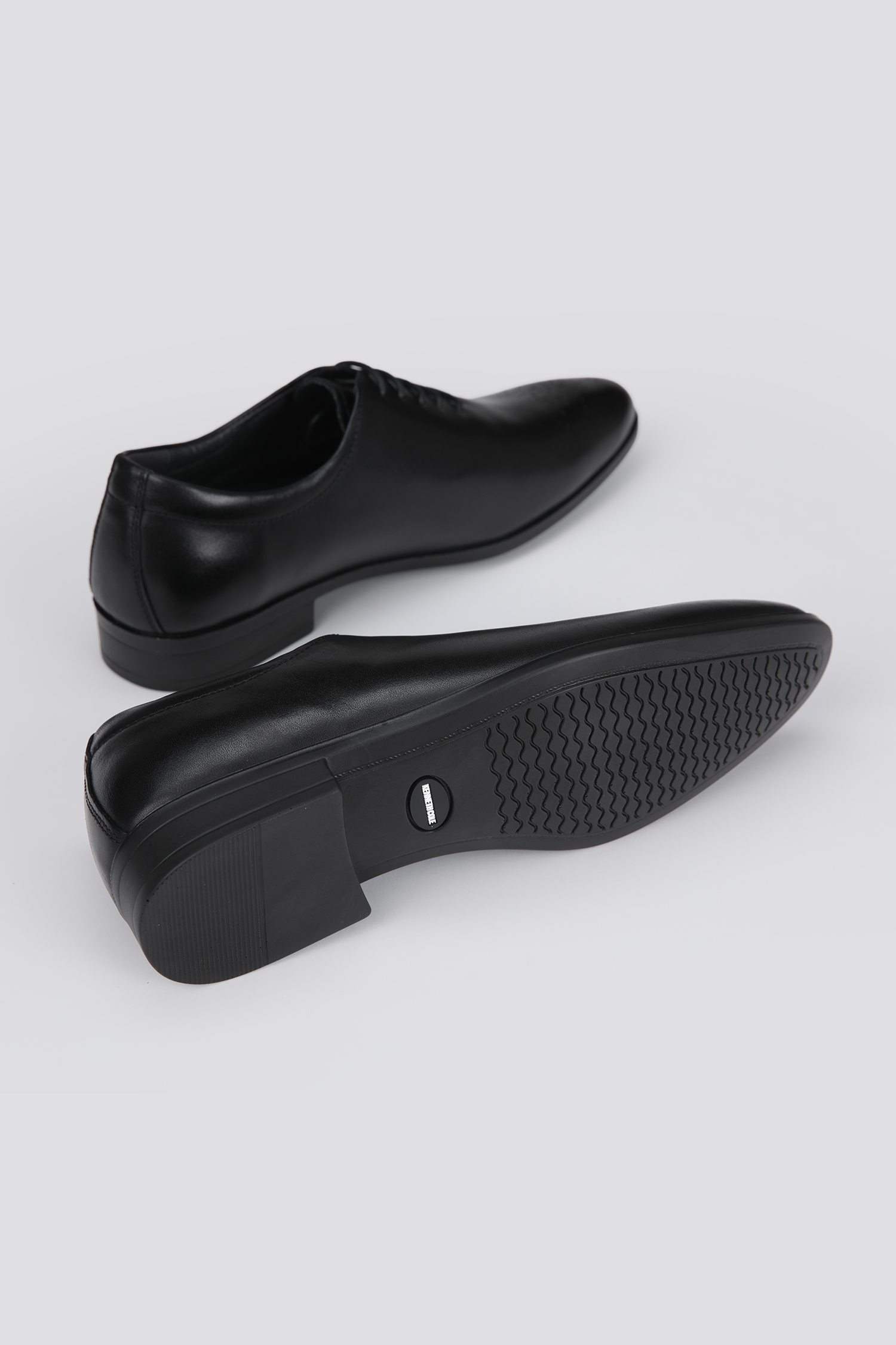 נעלי אלגנט מעור בצבע שחור | קנת קול