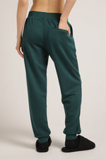 מכנסי טרנינג בגזרת אוברסייז | קנת קול