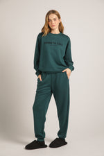 מכנסי טרנינג בגזרת אוברסייז | קנת קול