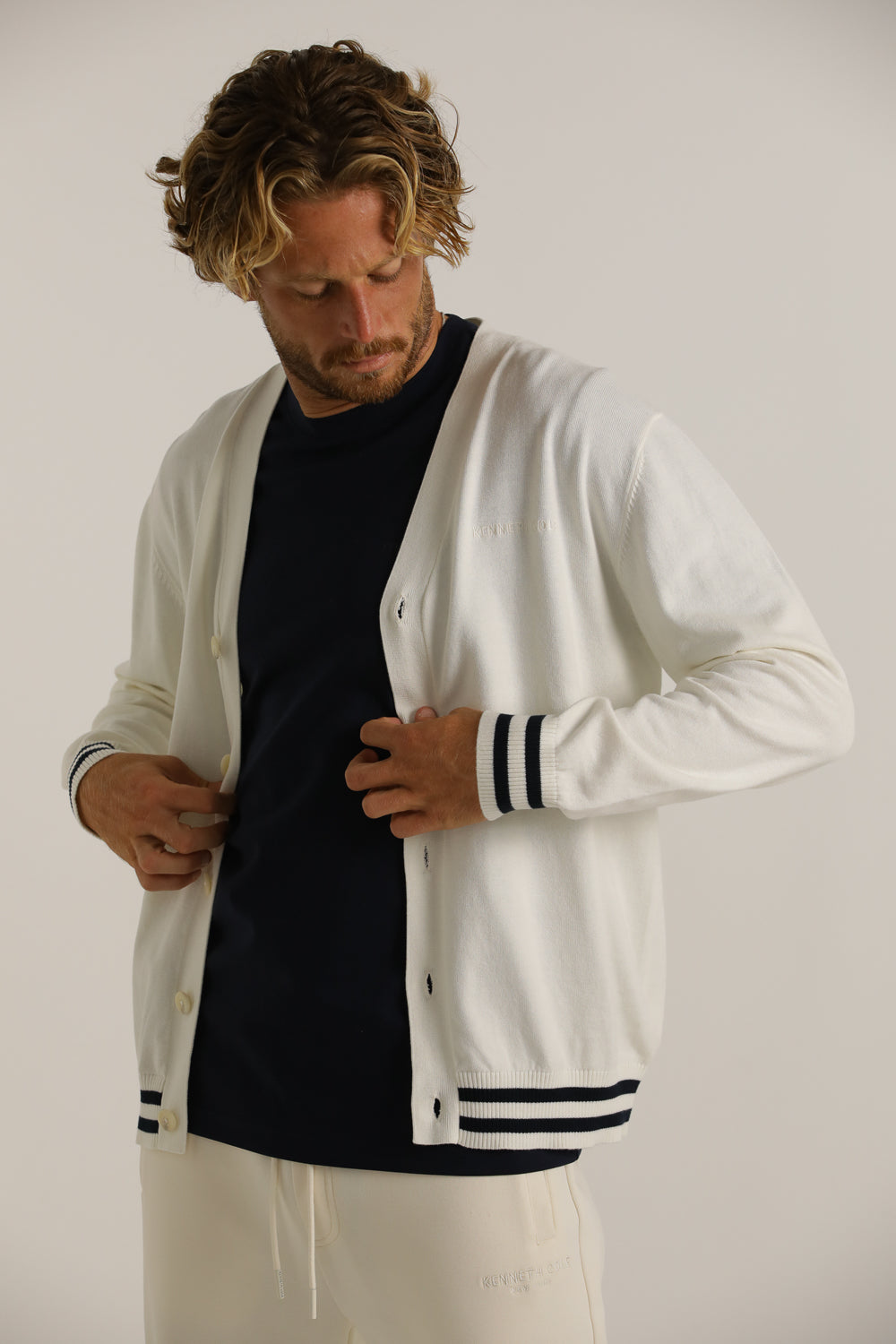 קרדיגן עם עיצוב פסים קונטרסטים | קנת קול