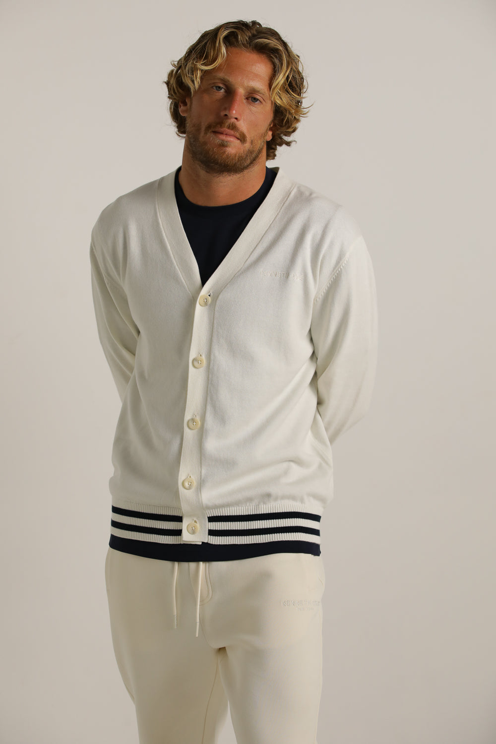 קרדיגן עם עיצוב פסים קונטרסטים | קנת קול