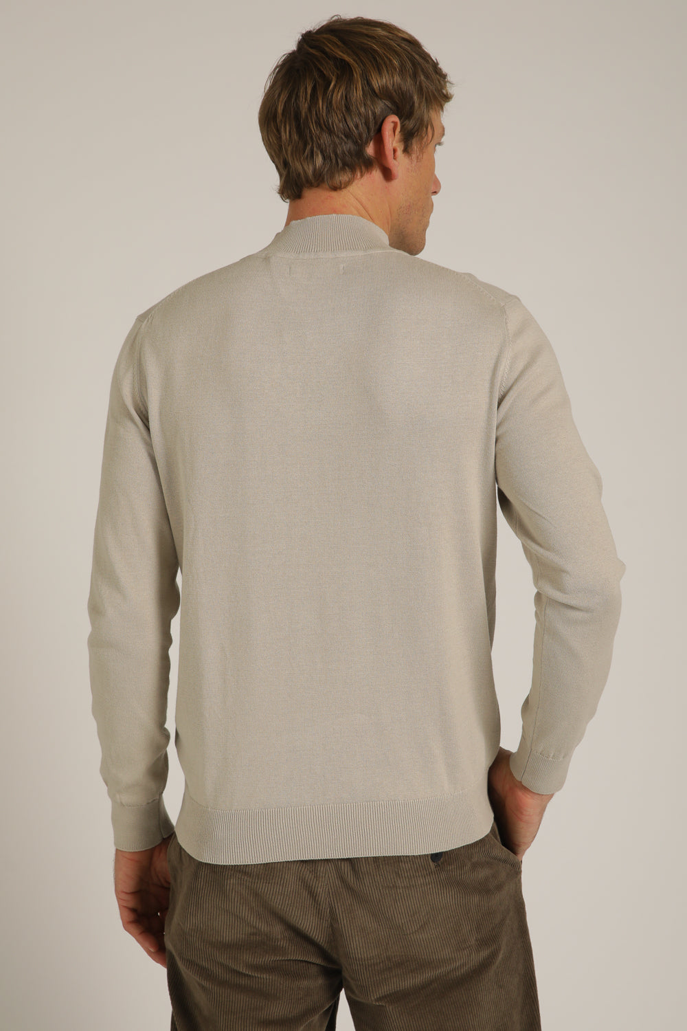 סריג עם צווארון גולף | קנת קול