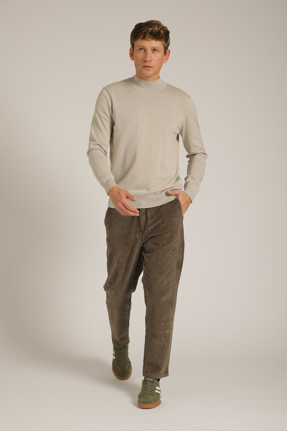 סריג עם צווארון גולף | קנת קול