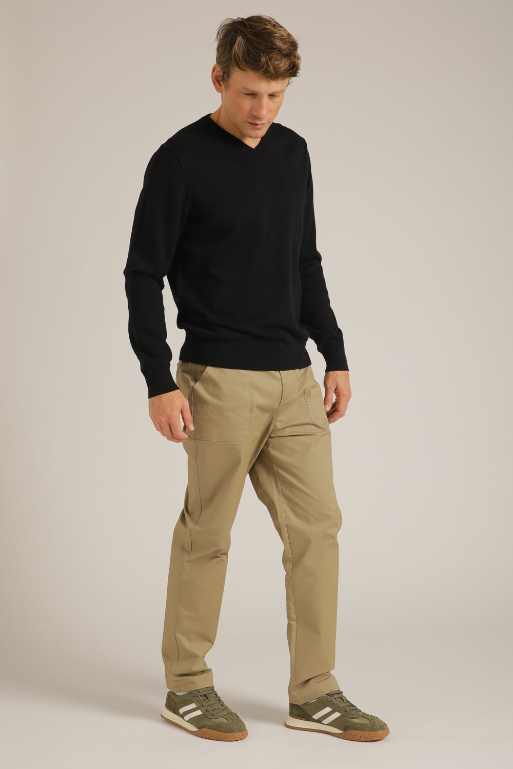 חולצת סריג עם צווארון וי | קנת קול