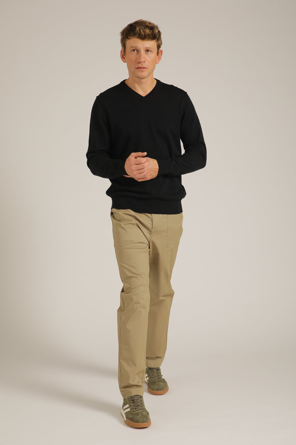 חולצת סריג עם צווארון וי | קנת קול