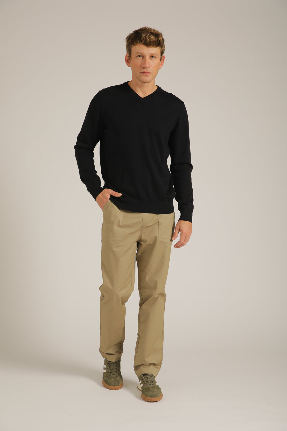 חולצת סריג עם צווארון וי | קנת קול