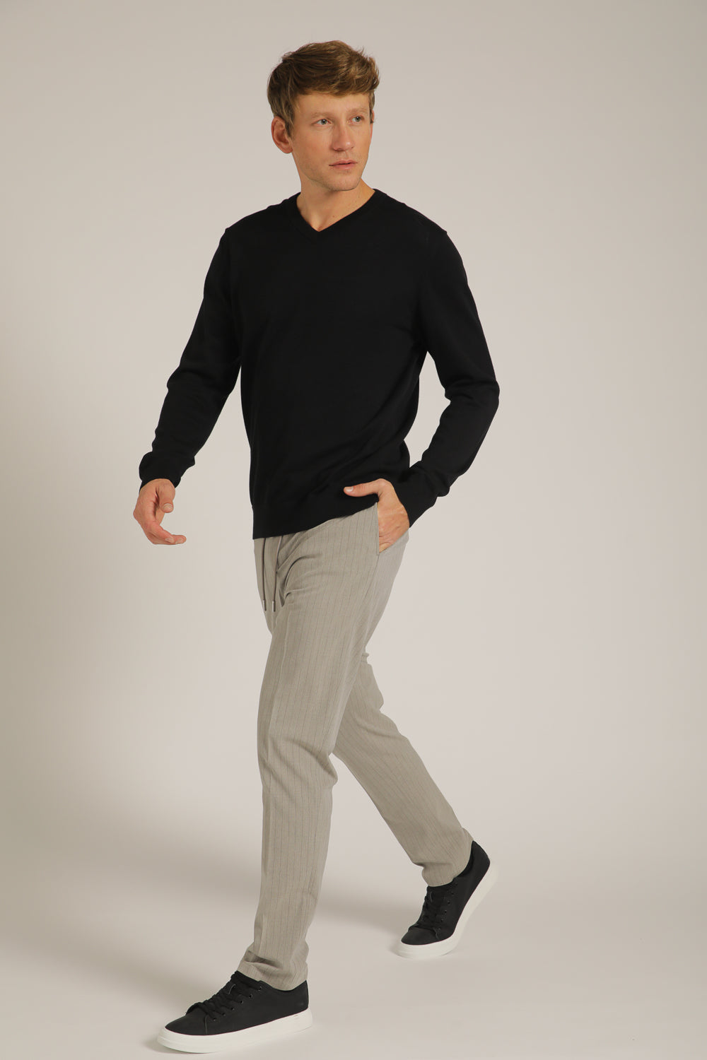 חולצת סריג עם צווארון וי | קנת קול