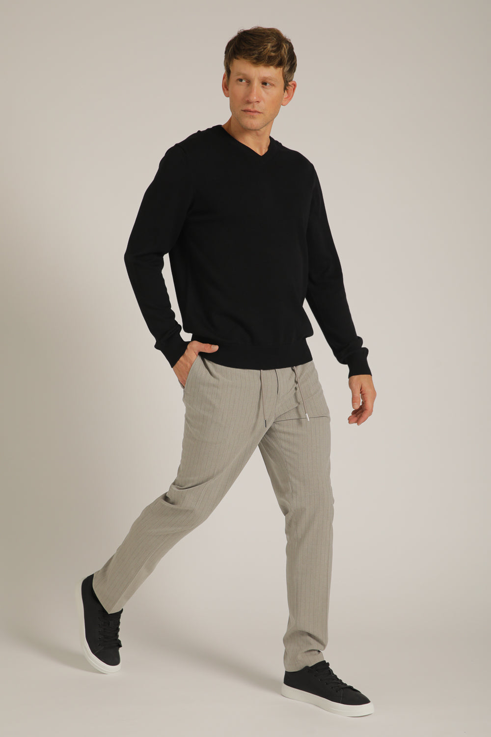 חולצת סריג עם צווארון וי | קנת קול