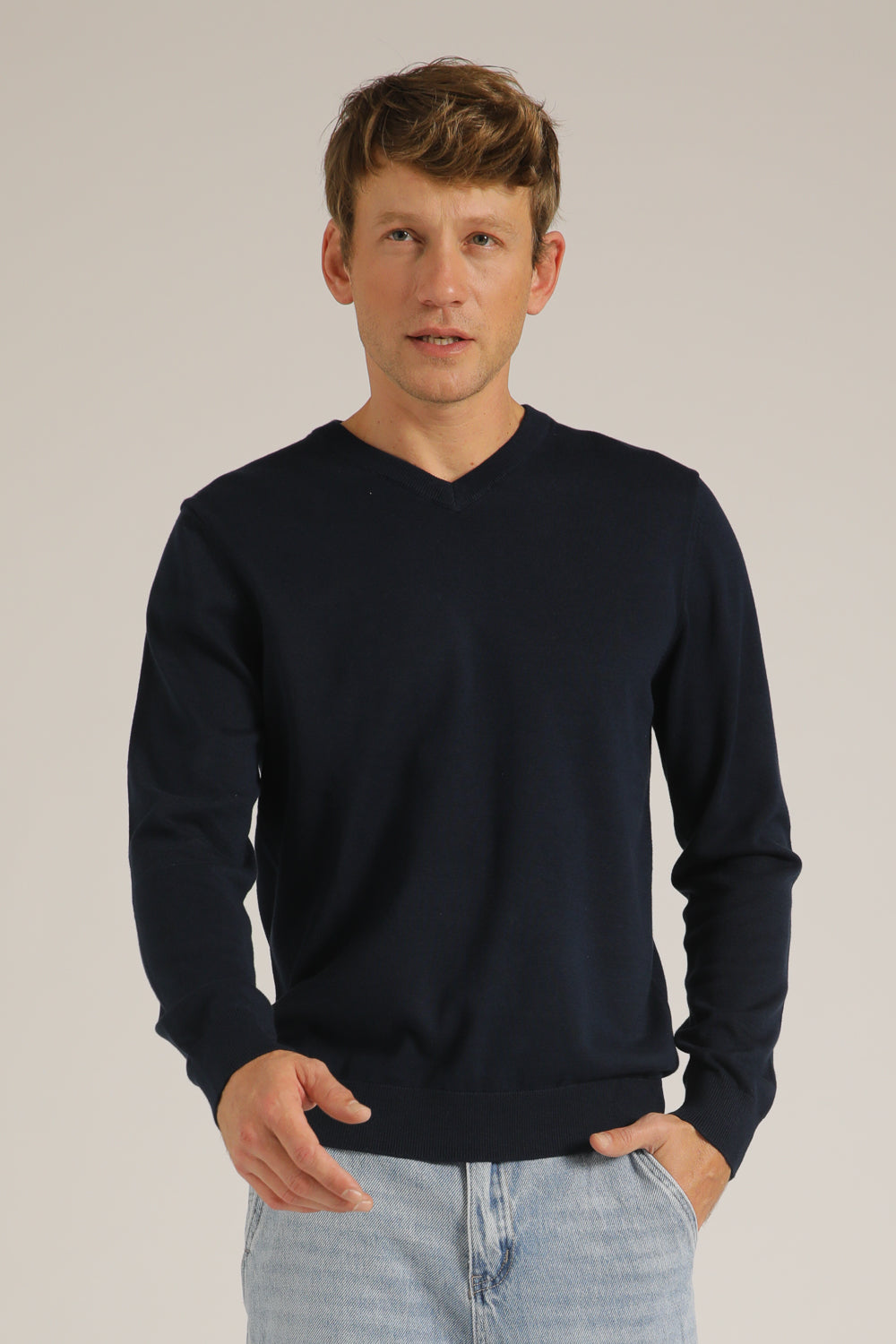 חולצת סריג עם צווארון וי | קנת קול