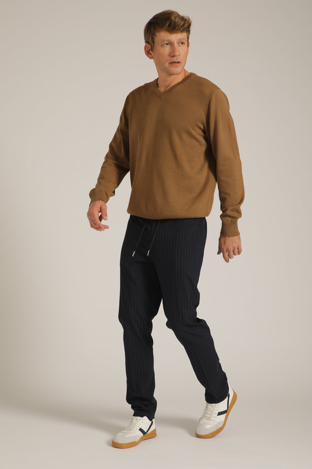 חולצת סריג עם צווארון וי | קנת קול