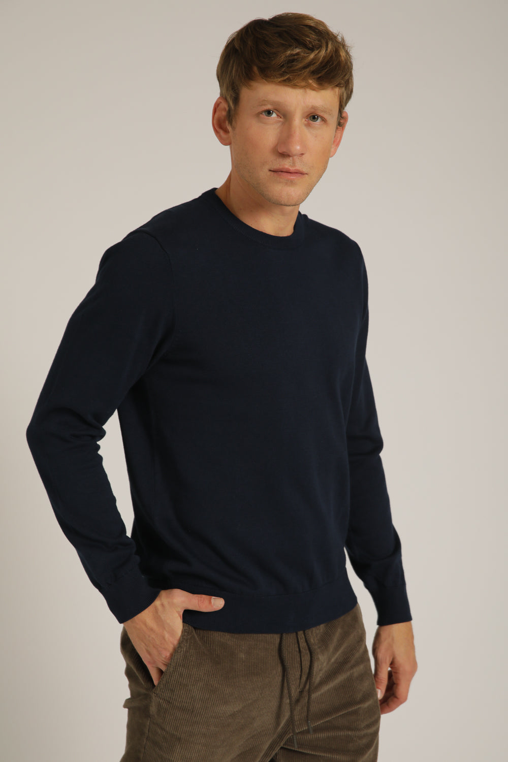 חולצת סריג עם צווארון עגול | קנת קול