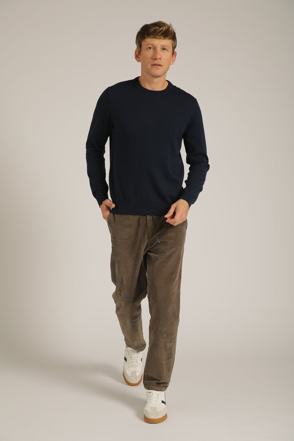 חולצת סריג עם צווארון עגול | קנת קול