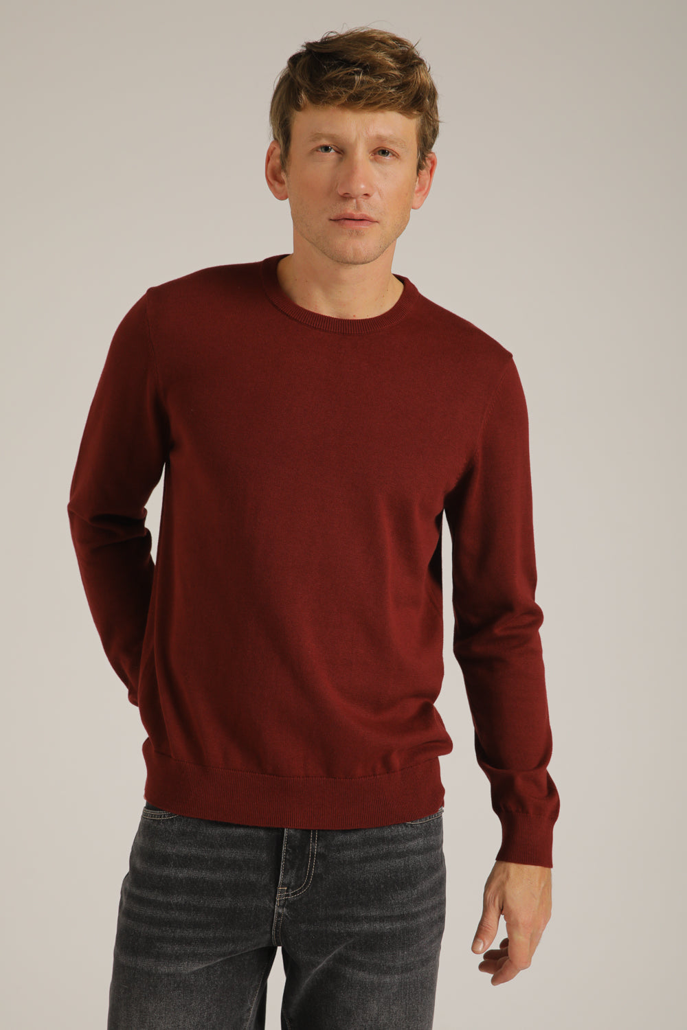 חולצת סריג עם צווארון עגול | קנת קול